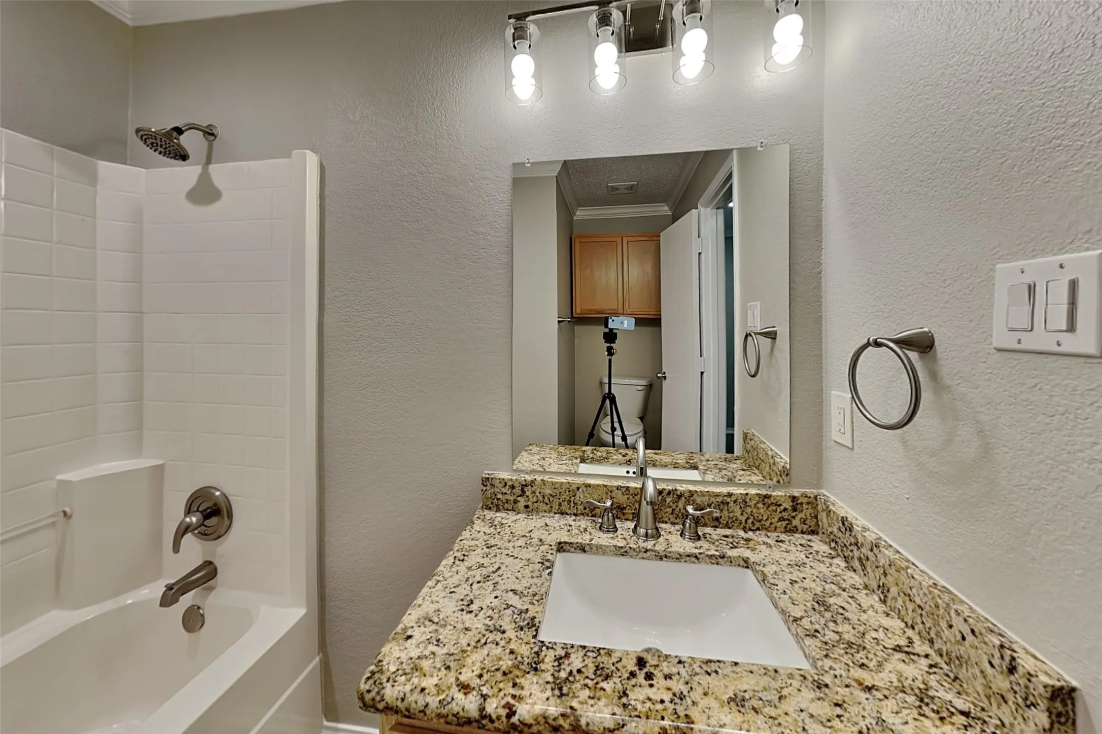 Single Family Residence For Rent in Tarrant County , 5313 Emmeryville Lane, Fort Worth, Texas 76244, 4 Bedroom, 2 Bathroom, 2 Garage spaces, 2,064 Sqft, built in 2002, mls#21403446, Real Estate Agent in Fort Worth, Homes For Rent in Tarrant county, Homes For Rent in Fort Worth, Realtor in Fort Worth Texas, Real Estate Brokerage Independent Realty Texas, Luminita Cordes Realtor