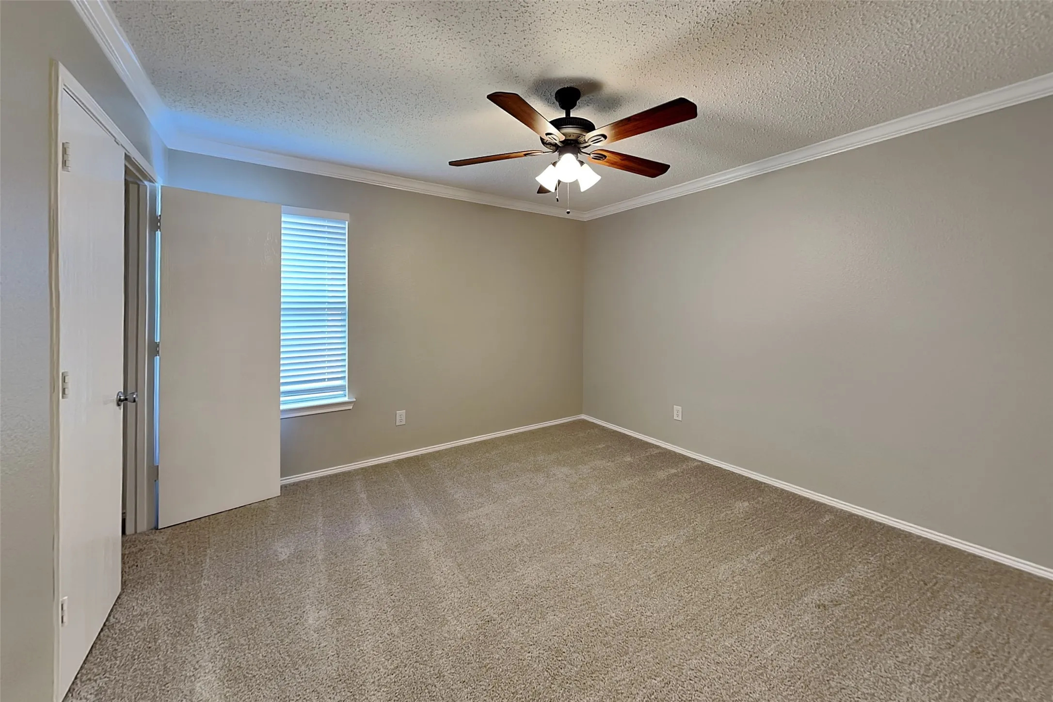 Single Family Residence For Rent in Tarrant County , 5313 Emmeryville Lane, Fort Worth, Texas 76244, 4 Bedroom, 2 Bathroom, 2 Garage spaces, 2,064 Sqft, built in 2002, mls#21403446, Real Estate Agent in Fort Worth, Homes For Rent in Tarrant county, Homes For Rent in Fort Worth, Realtor in Fort Worth Texas, Real Estate Brokerage Independent Realty Texas, Luminita Cordes Realtor