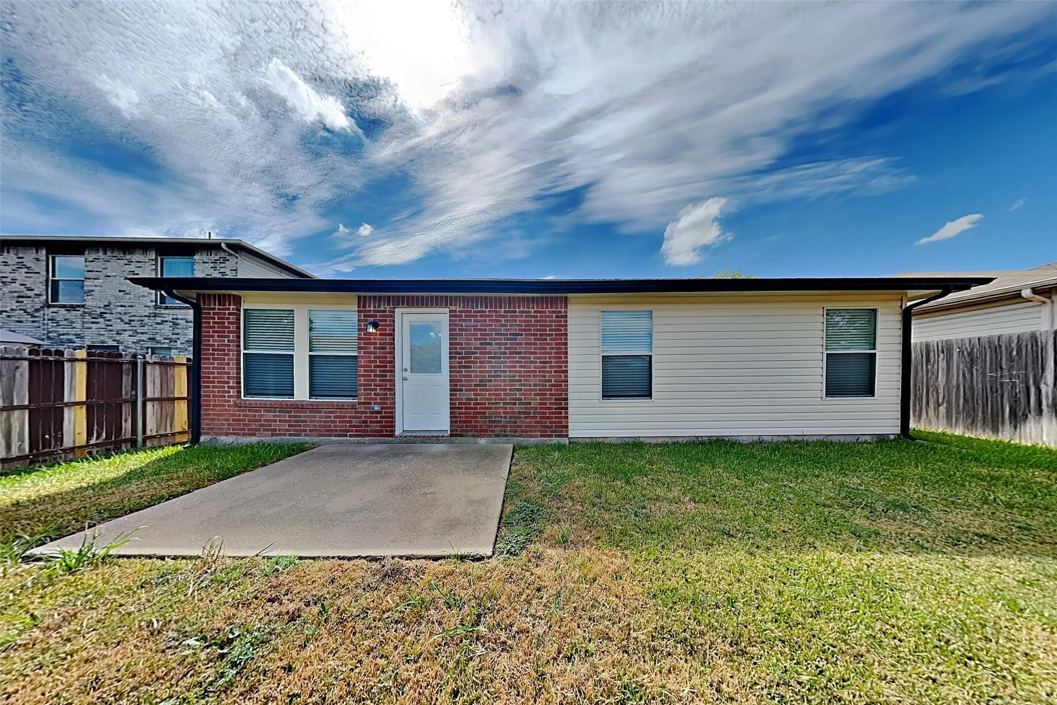 Single Family Residence For Rent in Tarrant County , 5313 Emmeryville Lane, Fort Worth, Texas 76244, 4 Bedroom, 2 Bathroom, 2 Garage spaces, 2,064 Sqft, built in 2002, mls#21403446, Real Estate Agent in Fort Worth, Homes For Rent in Tarrant county, Homes For Rent in Fort Worth, Realtor in Fort Worth Texas, Real Estate Brokerage Independent Realty Texas, Luminita Cordes Realtor