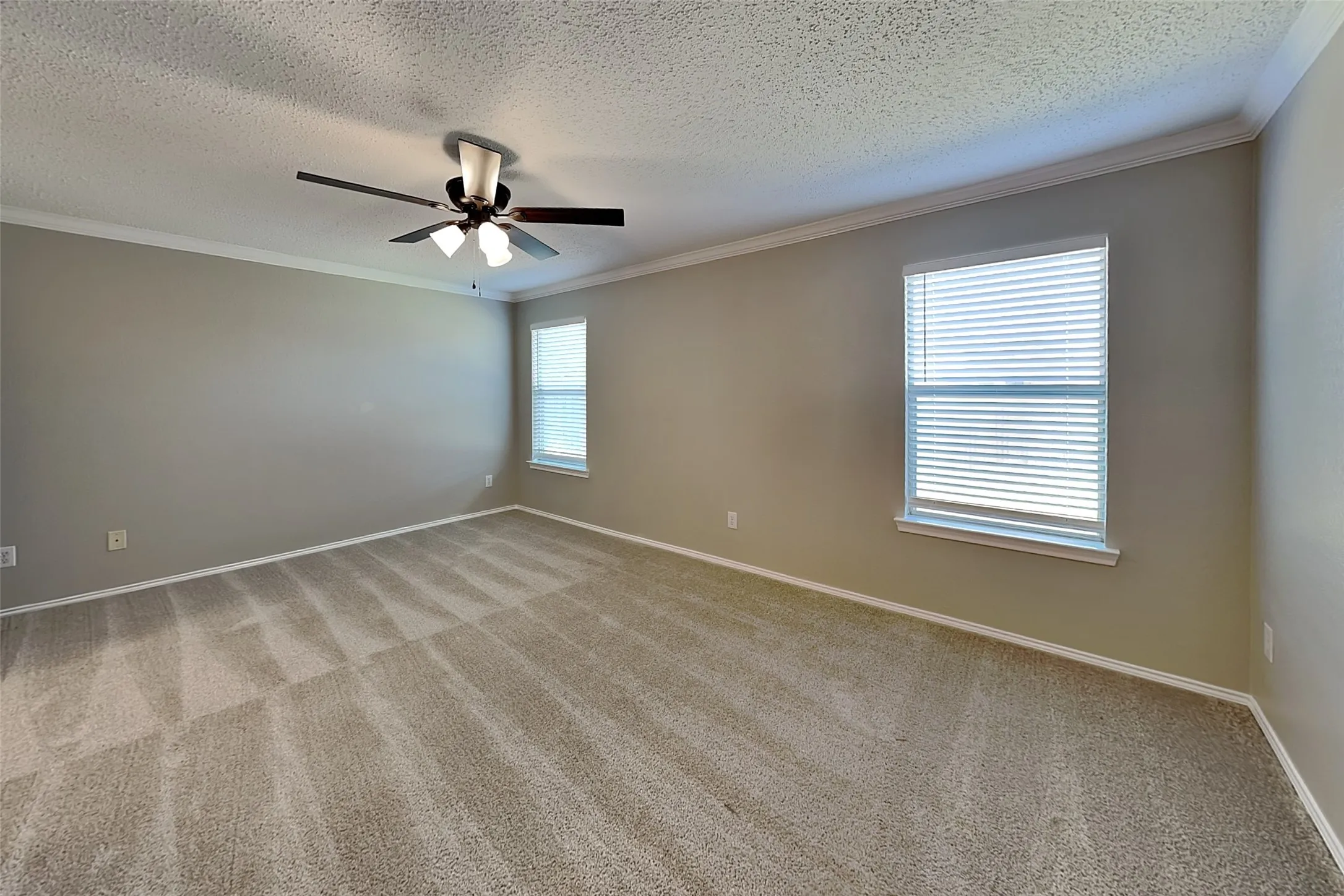 Single Family Residence For Rent in Tarrant County , 5313 Emmeryville Lane, Fort Worth, Texas 76244, 4 Bedroom, 2 Bathroom, 2 Garage spaces, 2,064 Sqft, built in 2002, mls#21403446, Real Estate Agent in Fort Worth, Homes For Rent in Tarrant county, Homes For Rent in Fort Worth, Realtor in Fort Worth Texas, Real Estate Brokerage Independent Realty Texas, Luminita Cordes Realtor