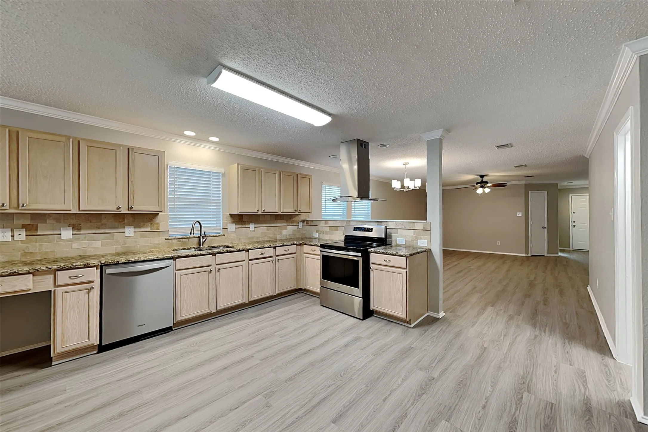 Single Family Residence For Rent in Tarrant County , 5313 Emmeryville Lane, Fort Worth, Texas 76244, 4 Bedroom, 2 Bathroom, 2 Garage spaces, 2,064 Sqft, built in 2002, mls#21403446, Real Estate Agent in Fort Worth, Homes For Rent in Tarrant county, Homes For Rent in Fort Worth, Realtor in Fort Worth Texas, Real Estate Brokerage Independent Realty Texas, Luminita Cordes Realtor