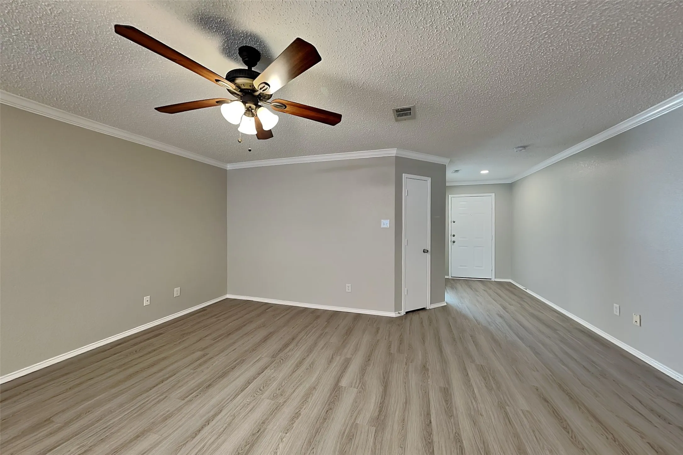 Single Family Residence For Rent in Tarrant County , 5313 Emmeryville Lane, Fort Worth, Texas 76244, 4 Bedroom, 2 Bathroom, 2 Garage spaces, 2,064 Sqft, built in 2002, mls#21403446, Real Estate Agent in Fort Worth, Homes For Rent in Tarrant county, Homes For Rent in Fort Worth, Realtor in Fort Worth Texas, Real Estate Brokerage Independent Realty Texas, Luminita Cordes Realtor