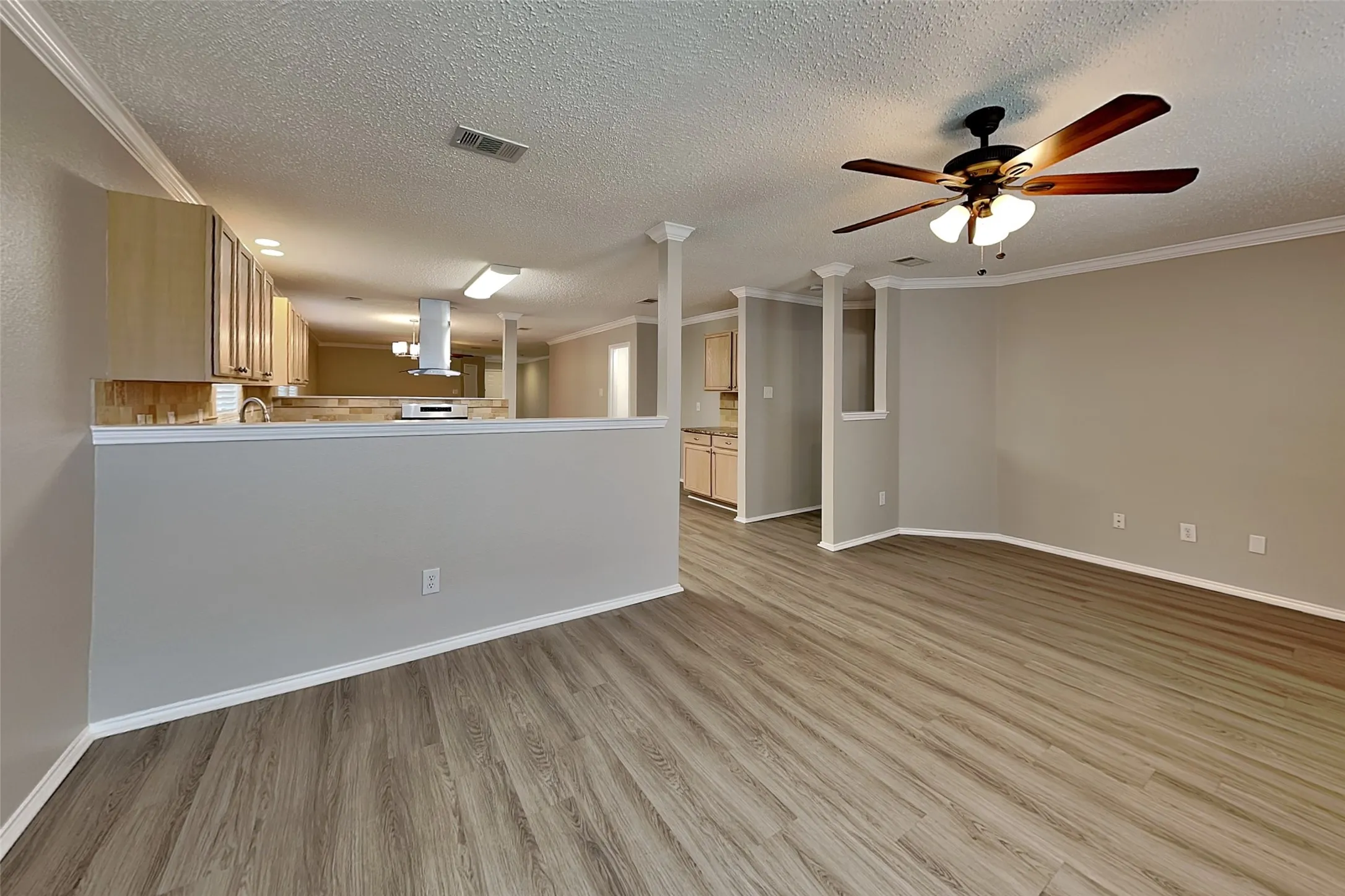 Single Family Residence For Rent in Tarrant County , 5313 Emmeryville Lane, Fort Worth, Texas 76244, 4 Bedroom, 2 Bathroom, 2 Garage spaces, 2,064 Sqft, built in 2002, mls#21403446, Real Estate Agent in Fort Worth, Homes For Rent in Tarrant county, Homes For Rent in Fort Worth, Realtor in Fort Worth Texas, Real Estate Brokerage Independent Realty Texas, Luminita Cordes Realtor
