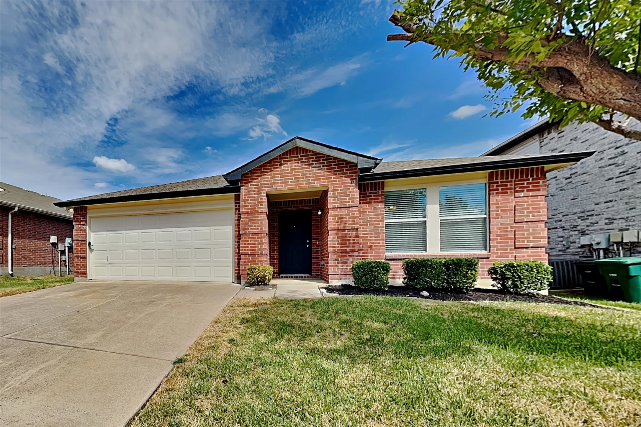 Single Family Residence For Rent in Tarrant County , 5313 Emmeryville Lane, Fort Worth, Texas 76244, 4 Bedroom, 2 Bathroom, 2 Garage spaces, 2,064 Sqft, built in 2002, mls#21403446, Real Estate Agent in Fort Worth, Homes For Rent in Tarrant county, Homes For Rent in Fort Worth, Realtor in Fort Worth Texas, Real Estate Brokerage Independent Realty Texas, Luminita Cordes Realtor