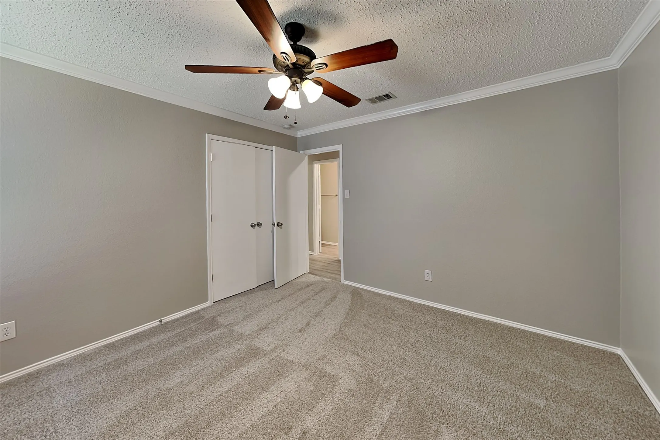 Single Family Residence For Rent in Tarrant County , 5313 Emmeryville Lane, Fort Worth, Texas 76244, 4 Bedroom, 2 Bathroom, 2 Garage spaces, 2,064 Sqft, built in 2002, mls#21403446, Real Estate Agent in Fort Worth, Homes For Rent in Tarrant county, Homes For Rent in Fort Worth, Realtor in Fort Worth Texas, Real Estate Brokerage Independent Realty Texas, Luminita Cordes Realtor