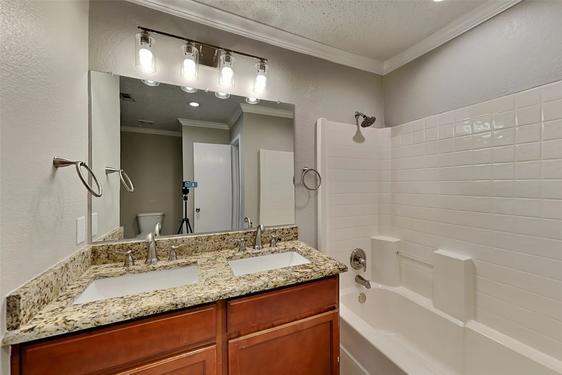 Single Family Residence For Rent in Tarrant County , 5313 Emmeryville Lane, Fort Worth, Texas 76244, 4 Bedroom, 2 Bathroom, 2 Garage spaces, 2,064 Sqft, built in 2002, mls#21403446, Real Estate Agent in Fort Worth, Homes For Rent in Tarrant county, Homes For Rent in Fort Worth, Realtor in Fort Worth Texas, Real Estate Brokerage Independent Realty Texas, Luminita Cordes Realtor