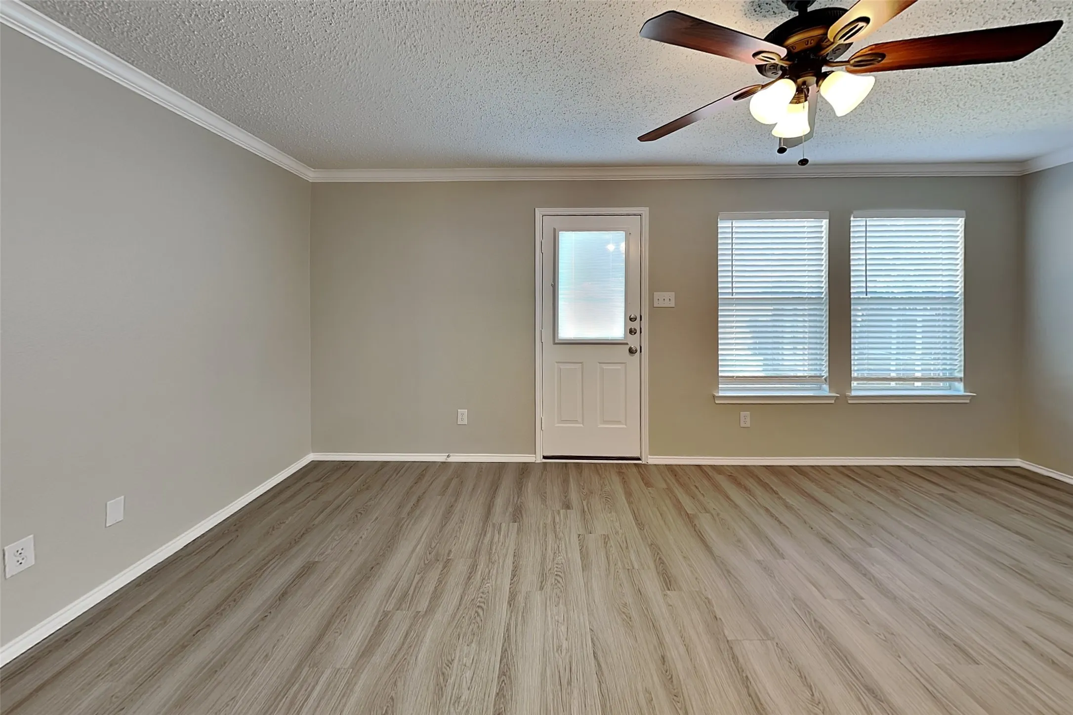 Single Family Residence For Rent in Tarrant County , 5313 Emmeryville Lane, Fort Worth, Texas 76244, 4 Bedroom, 2 Bathroom, 2 Garage spaces, 2,064 Sqft, built in 2002, mls#21403446, Real Estate Agent in Fort Worth, Homes For Rent in Tarrant county, Homes For Rent in Fort Worth, Realtor in Fort Worth Texas, Real Estate Brokerage Independent Realty Texas, Luminita Cordes Realtor