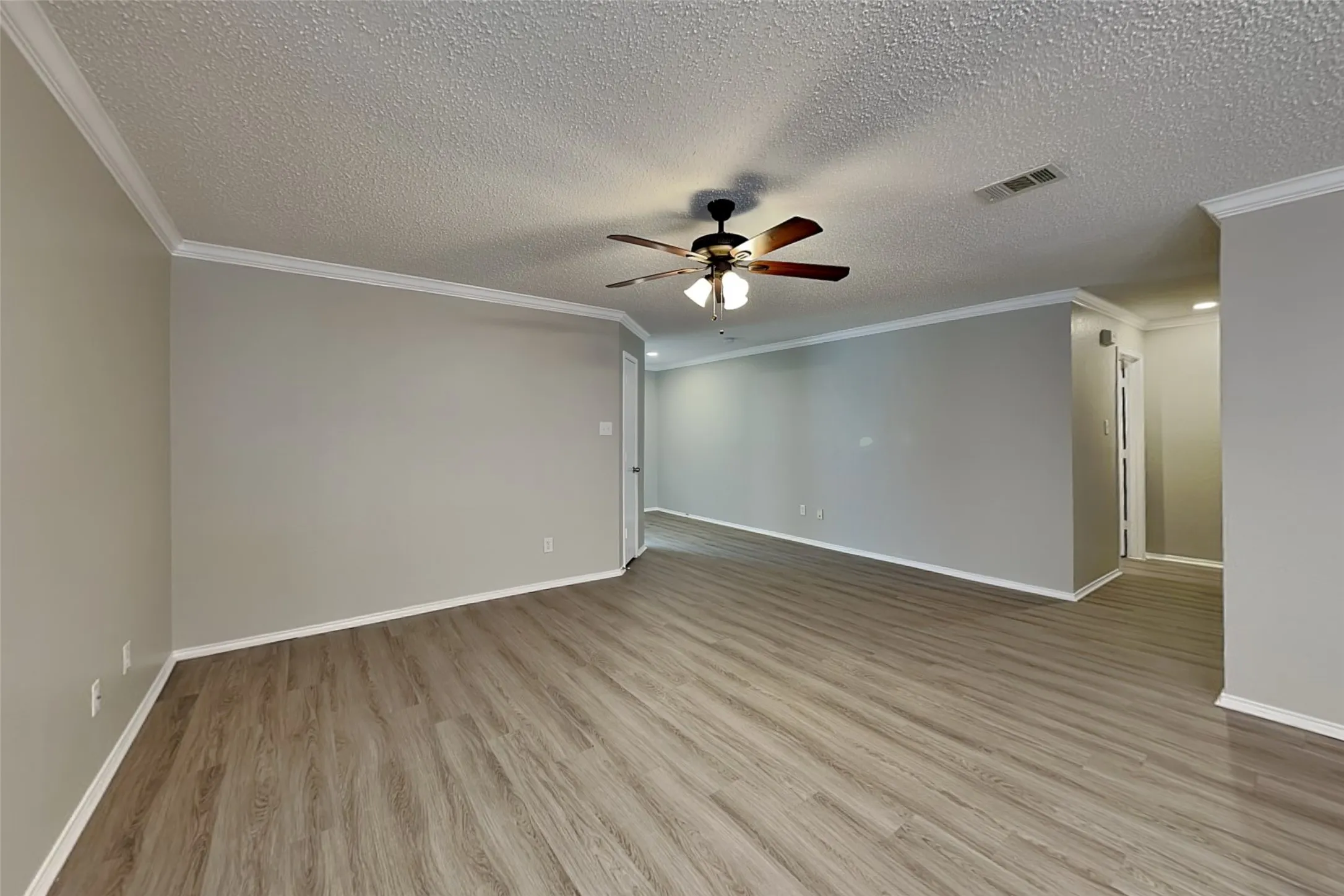 Single Family Residence For Rent in Tarrant County , 5313 Emmeryville Lane, Fort Worth, Texas 76244, 4 Bedroom, 2 Bathroom, 2 Garage spaces, 2,064 Sqft, built in 2002, mls#21403446, Real Estate Agent in Fort Worth, Homes For Rent in Tarrant county, Homes For Rent in Fort Worth, Realtor in Fort Worth Texas, Real Estate Brokerage Independent Realty Texas, Luminita Cordes Realtor