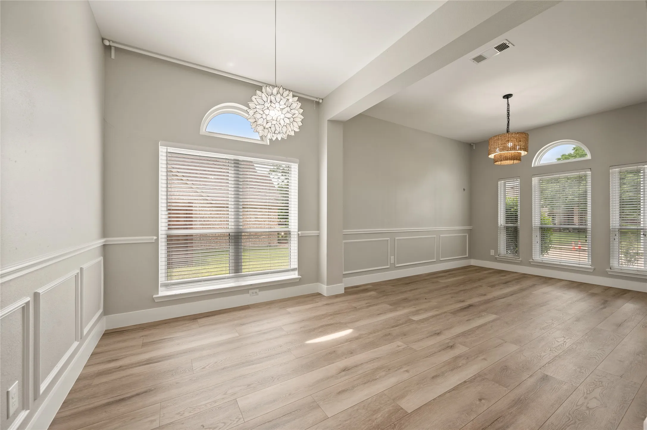 Single Family Residence For Rent in Collin County , 5608 Manchester Drive, Richardson, Texas 75082, 3 Bedroom, 2 Bathroom, 2 Garage spaces, 1,808 Sqft, built in 1996, mls#21403447, Real Estate Agent in Richardson, Homes For Rent in Collin county, Homes For Rent in Richardson, Realtor in Richardson Texas, Real Estate Brokerage Independent Realty Texas, Luminita Cordes Realtor