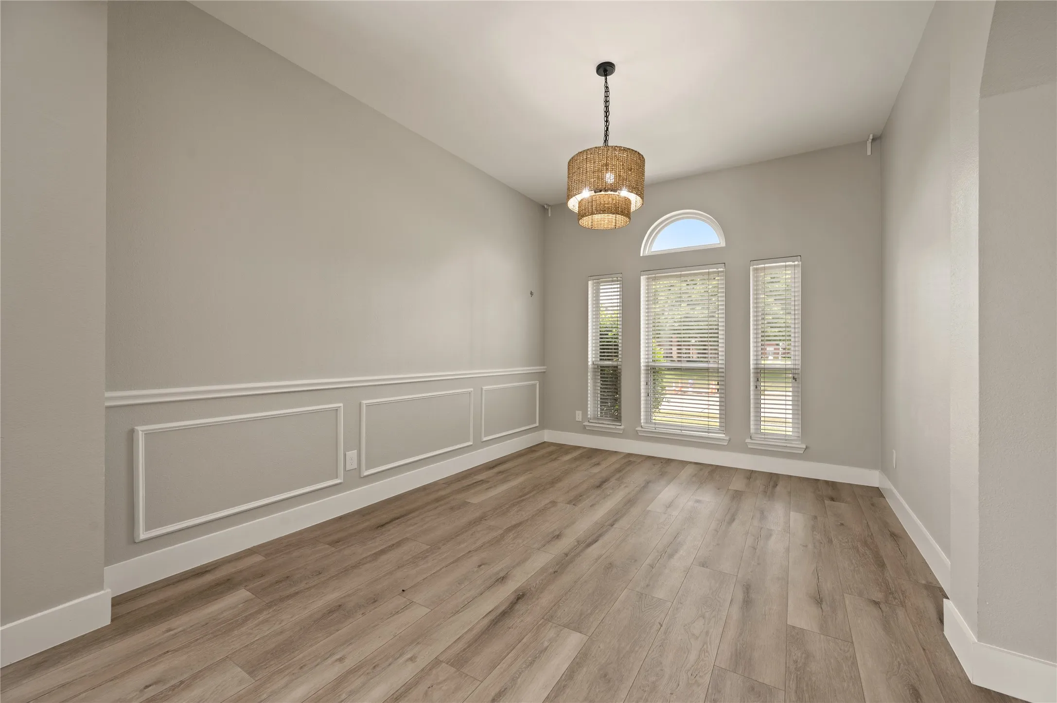 Single Family Residence For Rent in Collin County , 5608 Manchester Drive, Richardson, Texas 75082, 3 Bedroom, 2 Bathroom, 2 Garage spaces, 1,808 Sqft, built in 1996, mls#21403447, Real Estate Agent in Richardson, Homes For Rent in Collin county, Homes For Rent in Richardson, Realtor in Richardson Texas, Real Estate Brokerage Independent Realty Texas, Luminita Cordes Realtor
