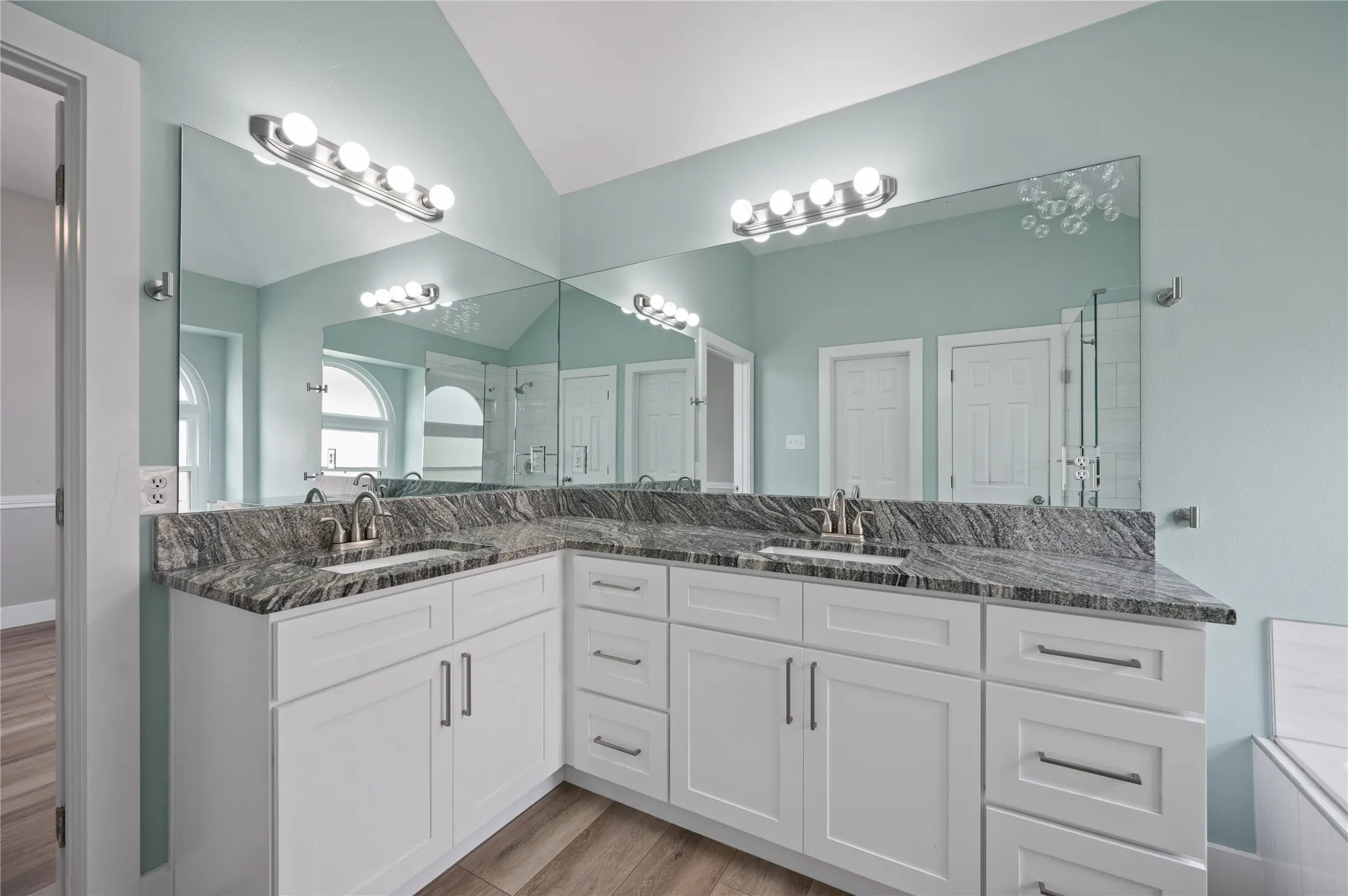 Single Family Residence For Rent in Collin County , 5608 Manchester Drive, Richardson, Texas 75082, 3 Bedroom, 2 Bathroom, 2 Garage spaces, 1,808 Sqft, built in 1996, mls#21403447, Real Estate Agent in Richardson, Homes For Rent in Collin county, Homes For Rent in Richardson, Realtor in Richardson Texas, Real Estate Brokerage Independent Realty Texas, Luminita Cordes Realtor