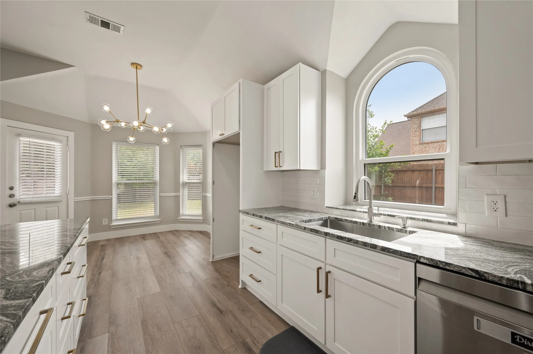 Single Family Residence For Rent in Collin County , 5608 Manchester Drive, Richardson, Texas 75082, 3 Bedroom, 2 Bathroom, 2 Garage spaces, 1,808 Sqft, built in 1996, mls#21403447, Real Estate Agent in Richardson, Homes For Rent in Collin county, Homes For Rent in Richardson, Realtor in Richardson Texas, Real Estate Brokerage Independent Realty Texas, Luminita Cordes Realtor