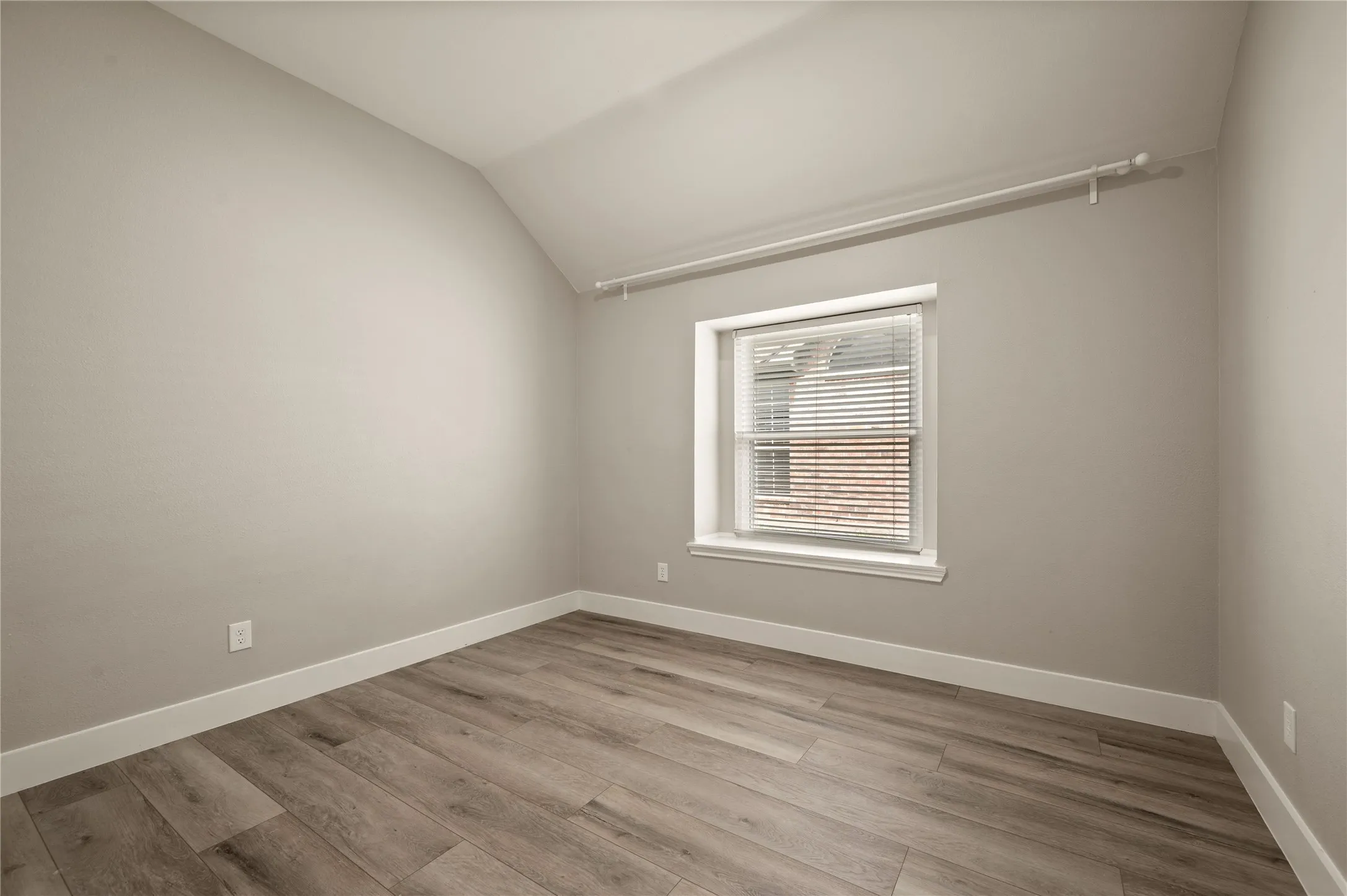 Single Family Residence For Rent in Collin County , 5608 Manchester Drive, Richardson, Texas 75082, 3 Bedroom, 2 Bathroom, 2 Garage spaces, 1,808 Sqft, built in 1996, mls#21403447, Real Estate Agent in Richardson, Homes For Rent in Collin county, Homes For Rent in Richardson, Realtor in Richardson Texas, Real Estate Brokerage Independent Realty Texas, Luminita Cordes Realtor