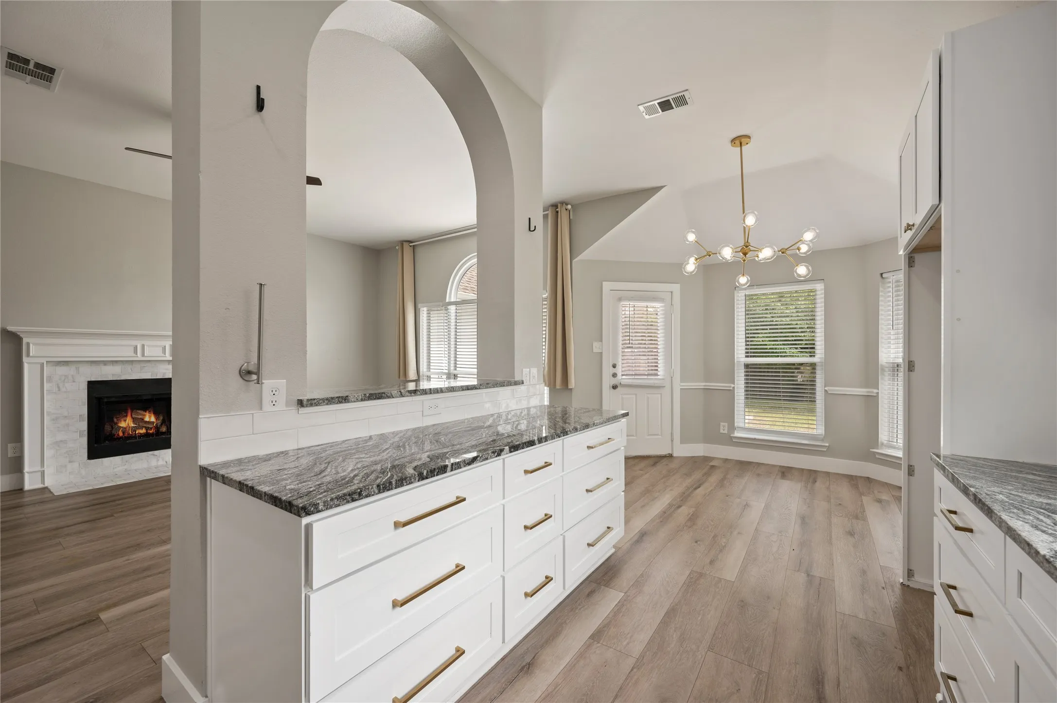 Single Family Residence For Rent in Collin County , 5608 Manchester Drive, Richardson, Texas 75082, 3 Bedroom, 2 Bathroom, 2 Garage spaces, 1,808 Sqft, built in 1996, mls#21403447, Real Estate Agent in Richardson, Homes For Rent in Collin county, Homes For Rent in Richardson, Realtor in Richardson Texas, Real Estate Brokerage Independent Realty Texas, Luminita Cordes Realtor