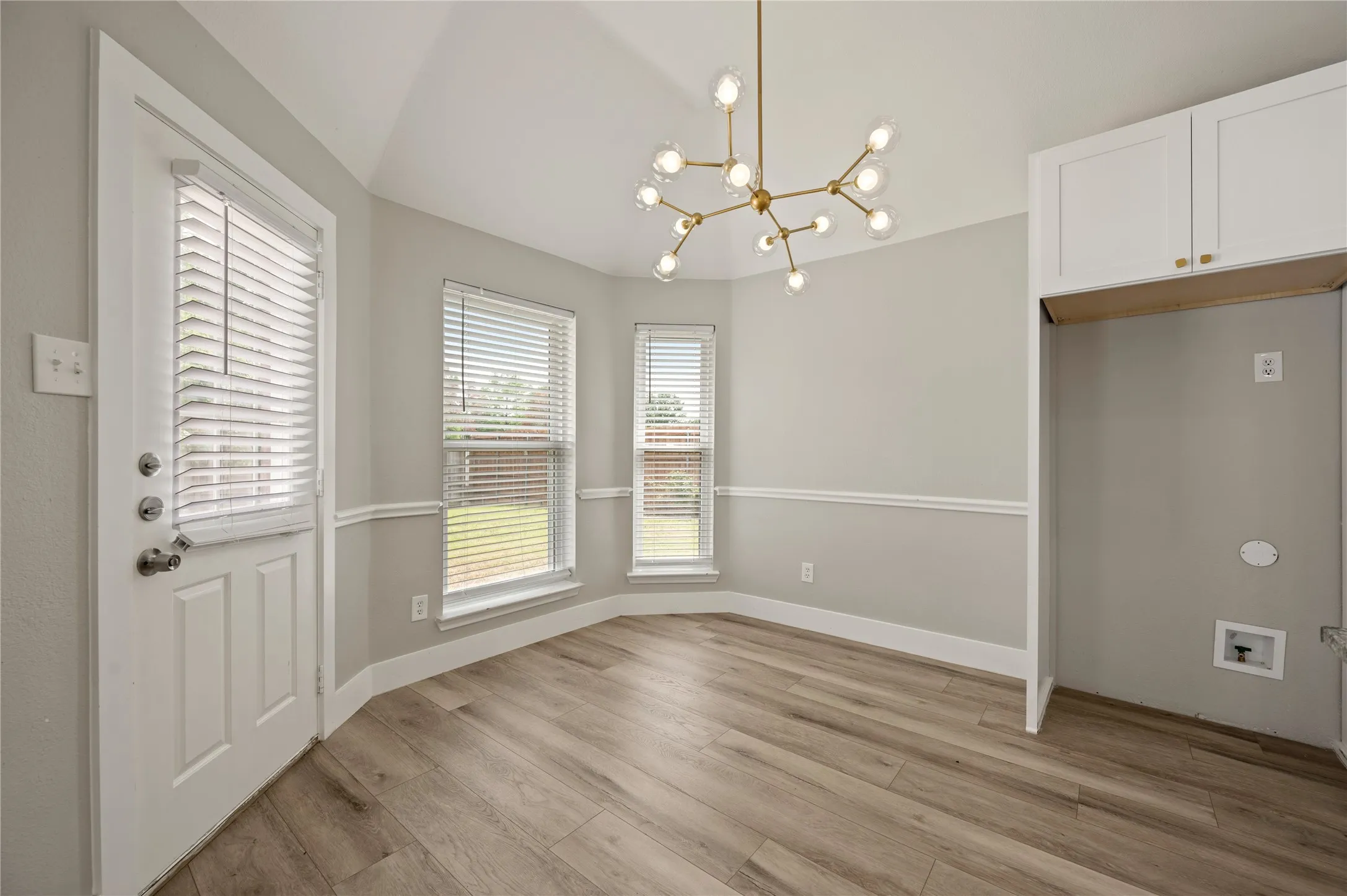 Single Family Residence For Rent in Collin County , 5608 Manchester Drive, Richardson, Texas 75082, 3 Bedroom, 2 Bathroom, 2 Garage spaces, 1,808 Sqft, built in 1996, mls#21403447, Real Estate Agent in Richardson, Homes For Rent in Collin county, Homes For Rent in Richardson, Realtor in Richardson Texas, Real Estate Brokerage Independent Realty Texas, Luminita Cordes Realtor