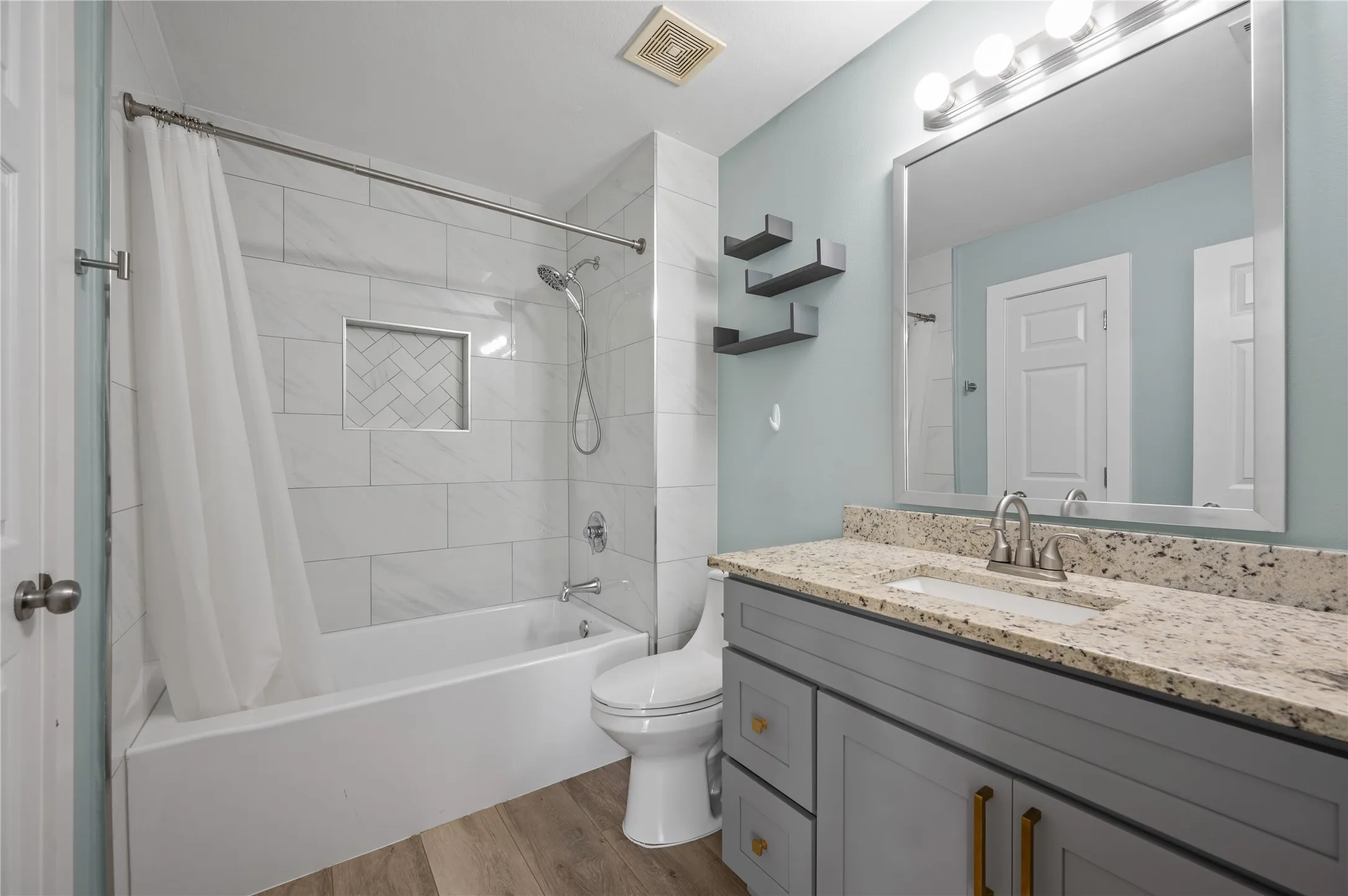 Single Family Residence For Rent in Collin County , 5608 Manchester Drive, Richardson, Texas 75082, 3 Bedroom, 2 Bathroom, 2 Garage spaces, 1,808 Sqft, built in 1996, mls#21403447, Real Estate Agent in Richardson, Homes For Rent in Collin county, Homes For Rent in Richardson, Realtor in Richardson Texas, Real Estate Brokerage Independent Realty Texas, Luminita Cordes Realtor