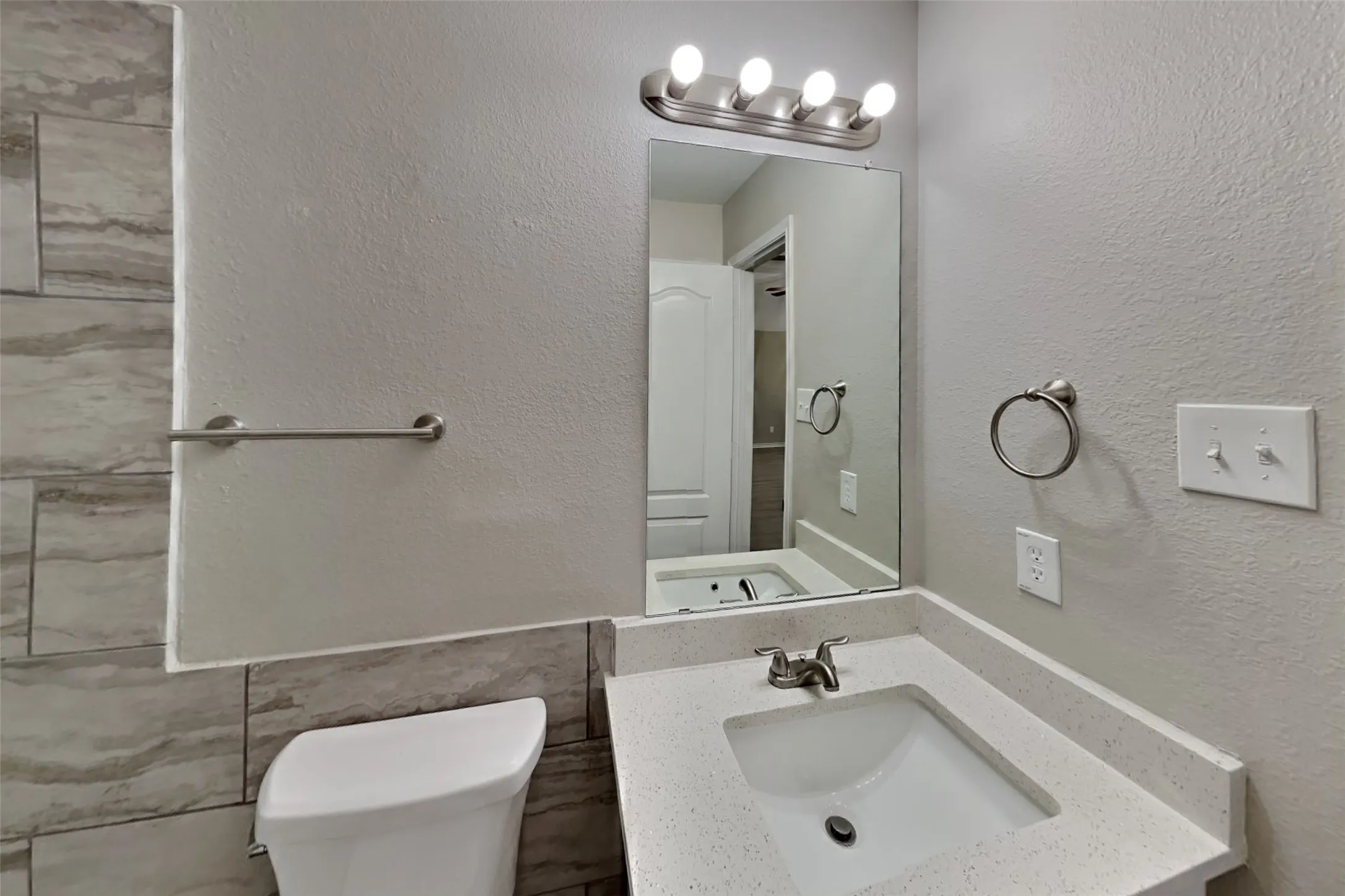 Single Family Residence For Rent in Denton County , 1909 Caddo Street, Little Elm, Texas 75068, 3 Bedroom, 2 Bathroom, 2 Garage spaces, 1,958 Sqft, built in 2002, mls#21403449, Real Estate Agent in Little Elm, Homes For Rent in Denton county, Homes For Rent in Little Elm, Realtor in Little Elm Texas, Real Estate Brokerage Independent Realty Texas, Luminita Cordes Realtor