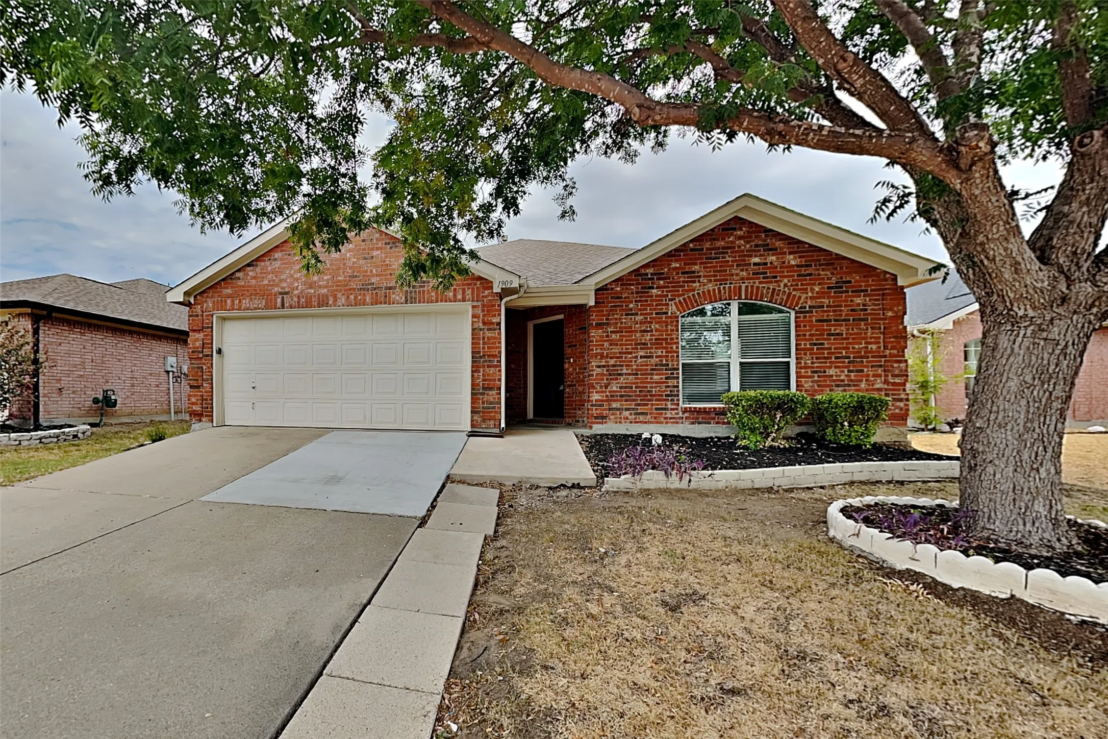 Single Family Residence For Rent in Denton County , 1909 Caddo Street, Little Elm, Texas 75068, 3 Bedroom, 2 Bathroom, 2 Garage spaces, 1,958 Sqft, built in 2002, mls#21403449, Real Estate Agent in Little Elm, Homes For Rent in Denton county, Homes For Rent in Little Elm, Realtor in Little Elm Texas, Real Estate Brokerage Independent Realty Texas, Luminita Cordes Realtor