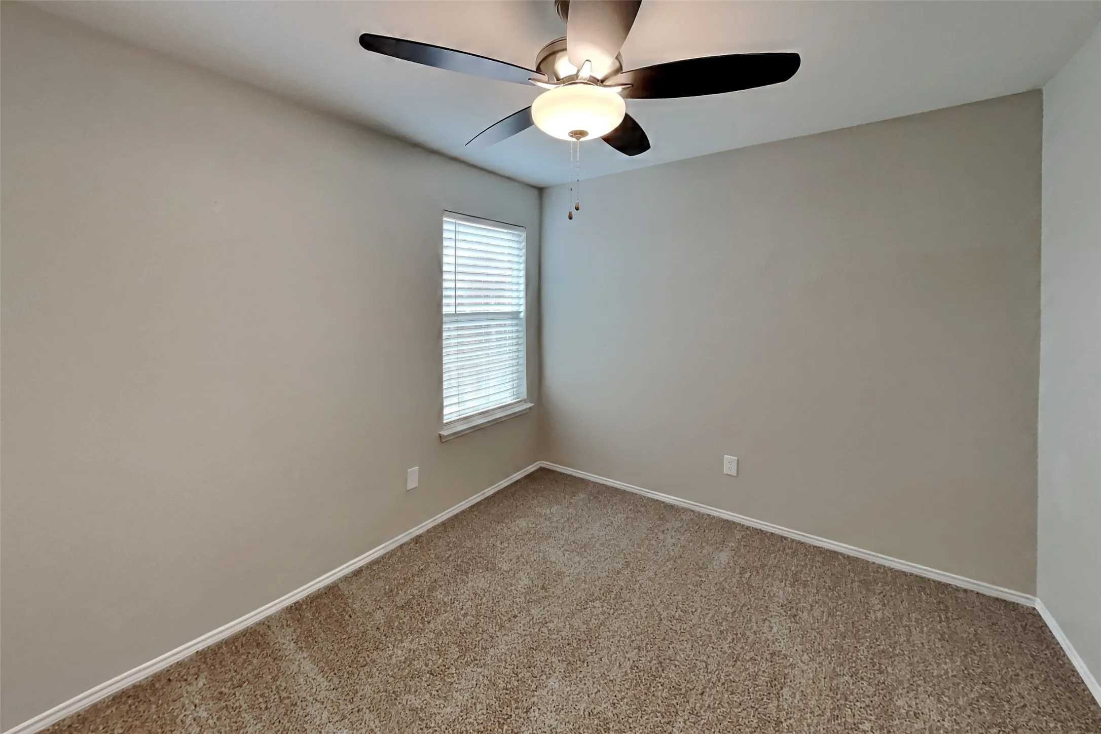 Single Family Residence For Rent in Denton County , 1909 Caddo Street, Little Elm, Texas 75068, 3 Bedroom, 2 Bathroom, 2 Garage spaces, 1,958 Sqft, built in 2002, mls#21403449, Real Estate Agent in Little Elm, Homes For Rent in Denton county, Homes For Rent in Little Elm, Realtor in Little Elm Texas, Real Estate Brokerage Independent Realty Texas, Luminita Cordes Realtor