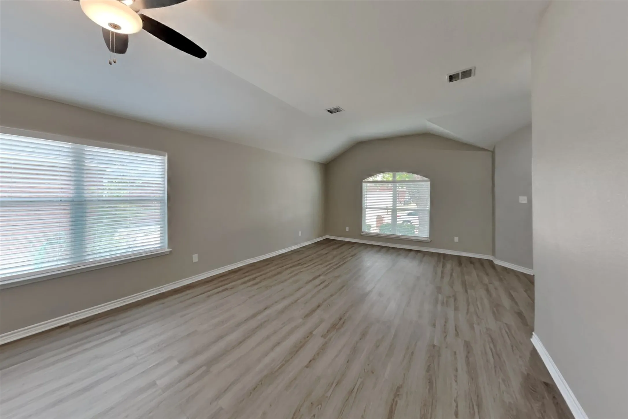 Single Family Residence For Rent in Denton County , 1909 Caddo Street, Little Elm, Texas 75068, 3 Bedroom, 2 Bathroom, 2 Garage spaces, 1,958 Sqft, built in 2002, mls#21403449, Real Estate Agent in Little Elm, Homes For Rent in Denton county, Homes For Rent in Little Elm, Realtor in Little Elm Texas, Real Estate Brokerage Independent Realty Texas, Luminita Cordes Realtor