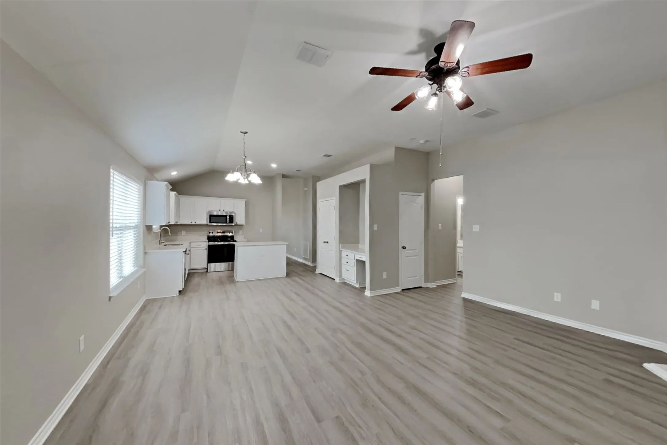 Single Family Residence For Rent in Denton County , 1909 Caddo Street, Little Elm, Texas 75068, 3 Bedroom, 2 Bathroom, 2 Garage spaces, 1,958 Sqft, built in 2002, mls#21403449, Real Estate Agent in Little Elm, Homes For Rent in Denton county, Homes For Rent in Little Elm, Realtor in Little Elm Texas, Real Estate Brokerage Independent Realty Texas, Luminita Cordes Realtor