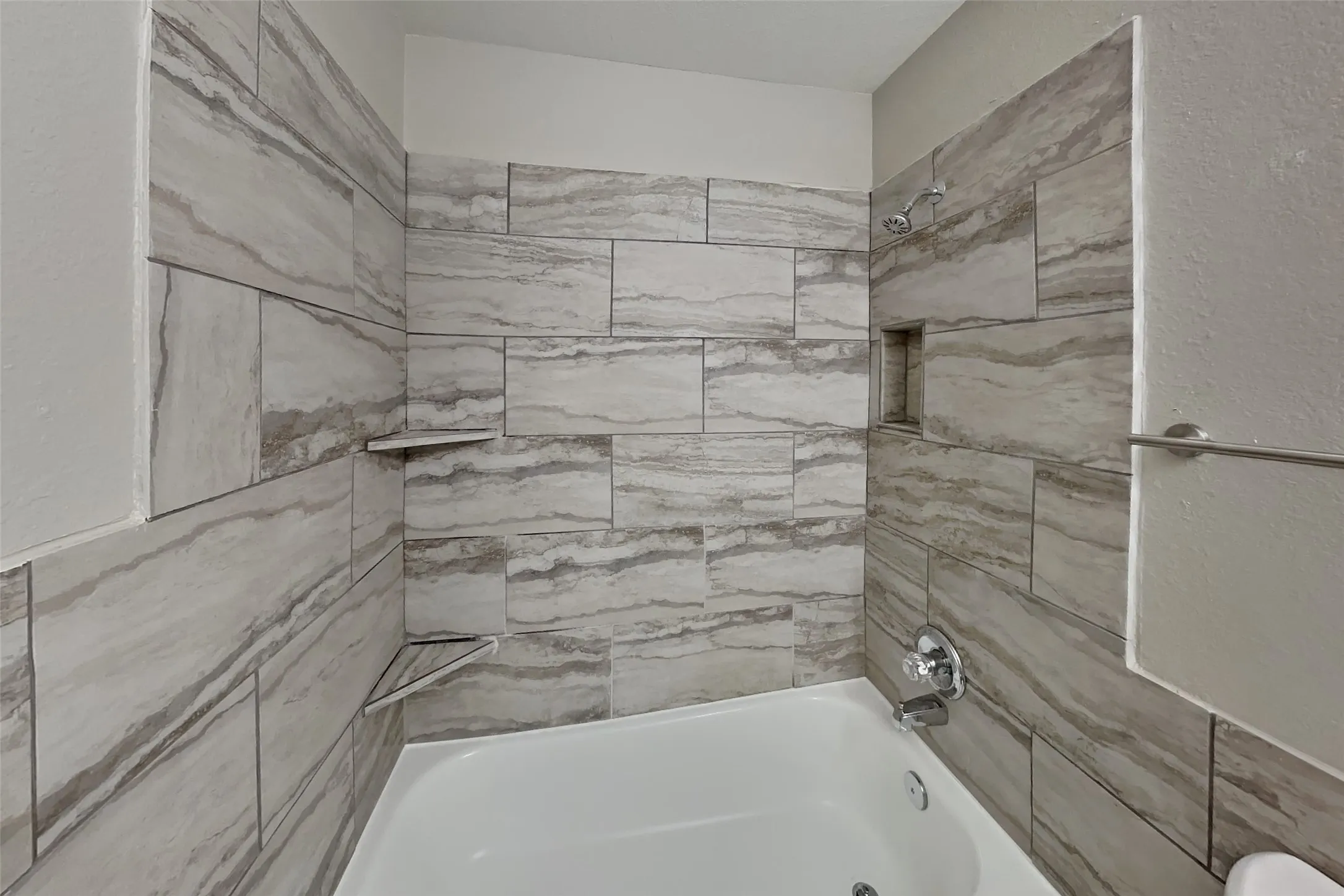 Single Family Residence For Rent in Denton County , 1909 Caddo Street, Little Elm, Texas 75068, 3 Bedroom, 2 Bathroom, 2 Garage spaces, 1,958 Sqft, built in 2002, mls#21403449, Real Estate Agent in Little Elm, Homes For Rent in Denton county, Homes For Rent in Little Elm, Realtor in Little Elm Texas, Real Estate Brokerage Independent Realty Texas, Luminita Cordes Realtor