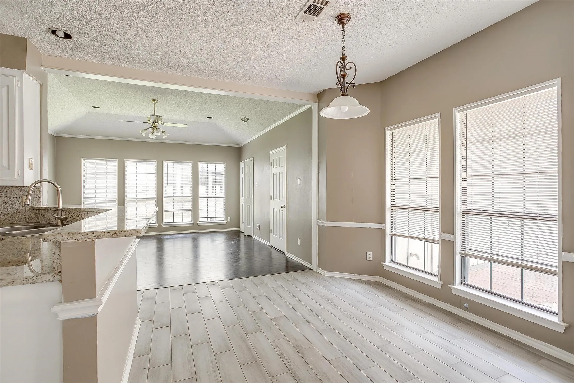 Single Family Residence For Rent in Dallas County , 9017 Rodeo Drive, Irving, Texas 75063, 3 Bedroom, 2 Bathroom, 2 Garage spaces, 2,262 Sqft, built in 1985, mls#21403448, Real Estate Agent in Irving, Homes For Rent in Dallas county, Homes For Rent in Irving, Realtor in Irving Texas, Real Estate Brokerage Independent Realty Texas, Luminita Cordes Realtor