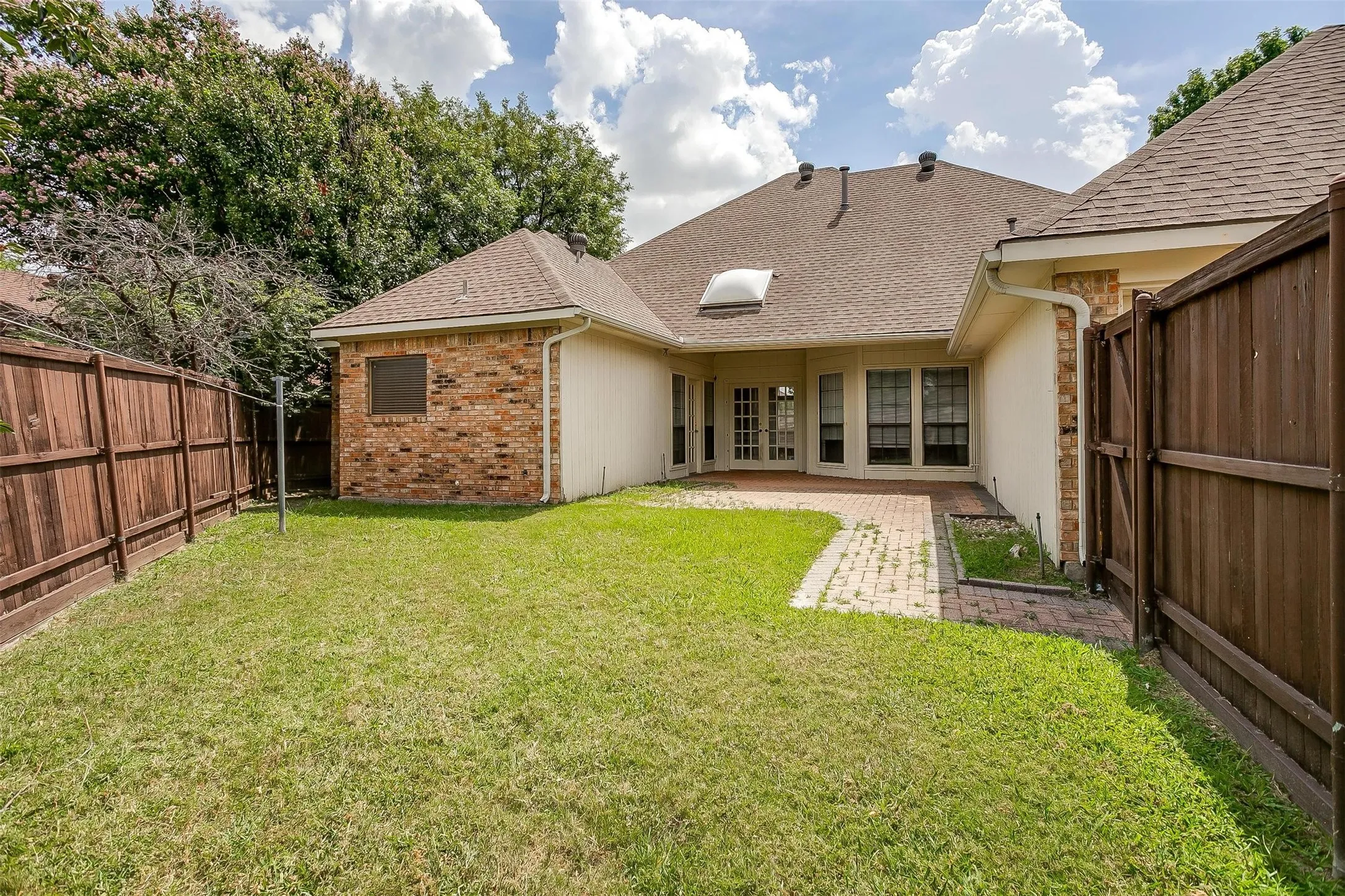 Single Family Residence For Rent in Dallas County , 9017 Rodeo Drive, Irving, Texas 75063, 3 Bedroom, 2 Bathroom, 2 Garage spaces, 2,262 Sqft, built in 1985, mls#21403448, Real Estate Agent in Irving, Homes For Rent in Dallas county, Homes For Rent in Irving, Realtor in Irving Texas, Real Estate Brokerage Independent Realty Texas, Luminita Cordes Realtor
