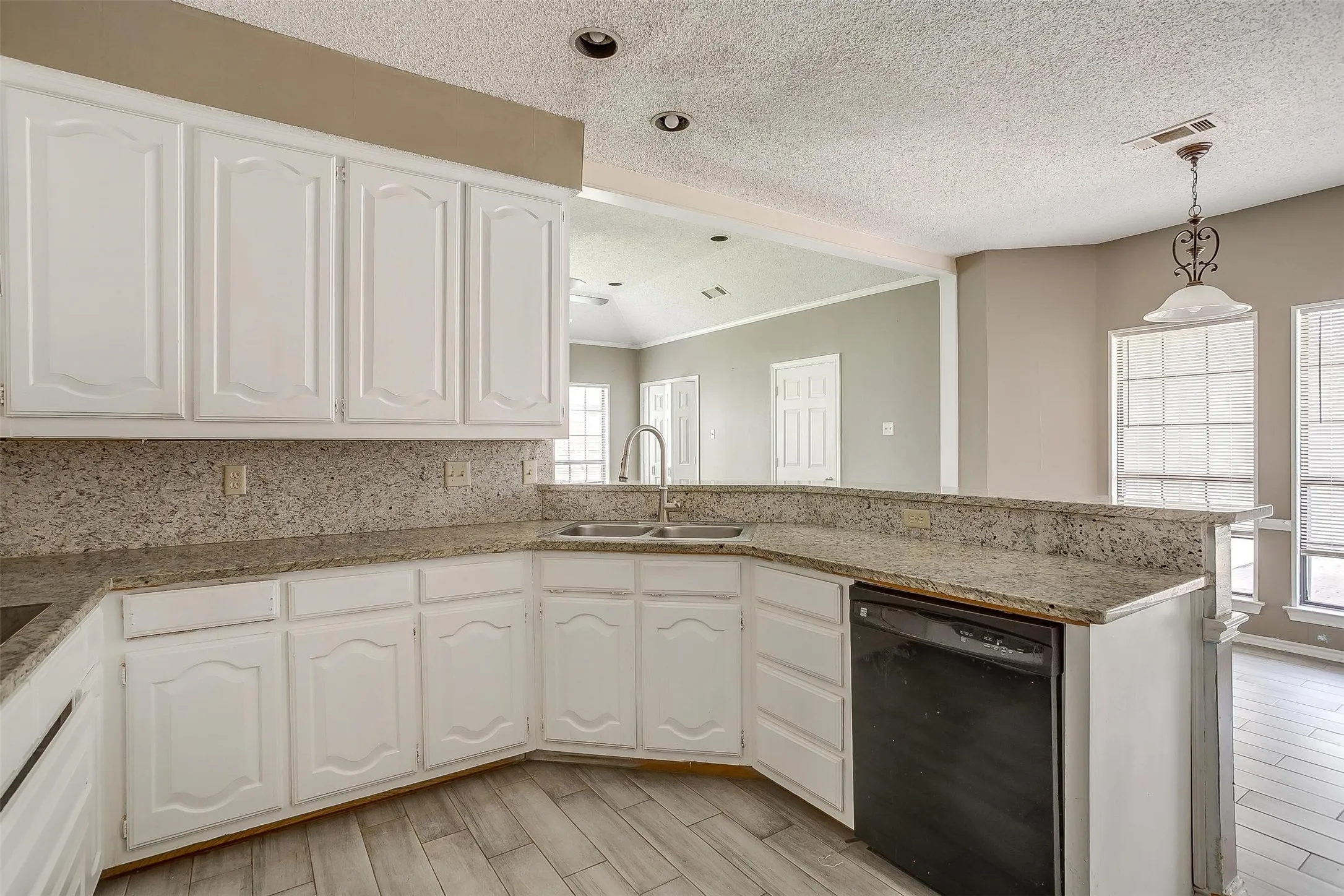 Single Family Residence For Rent in Dallas County , 9017 Rodeo Drive, Irving, Texas 75063, 3 Bedroom, 2 Bathroom, 2 Garage spaces, 2,262 Sqft, built in 1985, mls#21403448, Real Estate Agent in Irving, Homes For Rent in Dallas county, Homes For Rent in Irving, Realtor in Irving Texas, Real Estate Brokerage Independent Realty Texas, Luminita Cordes Realtor
