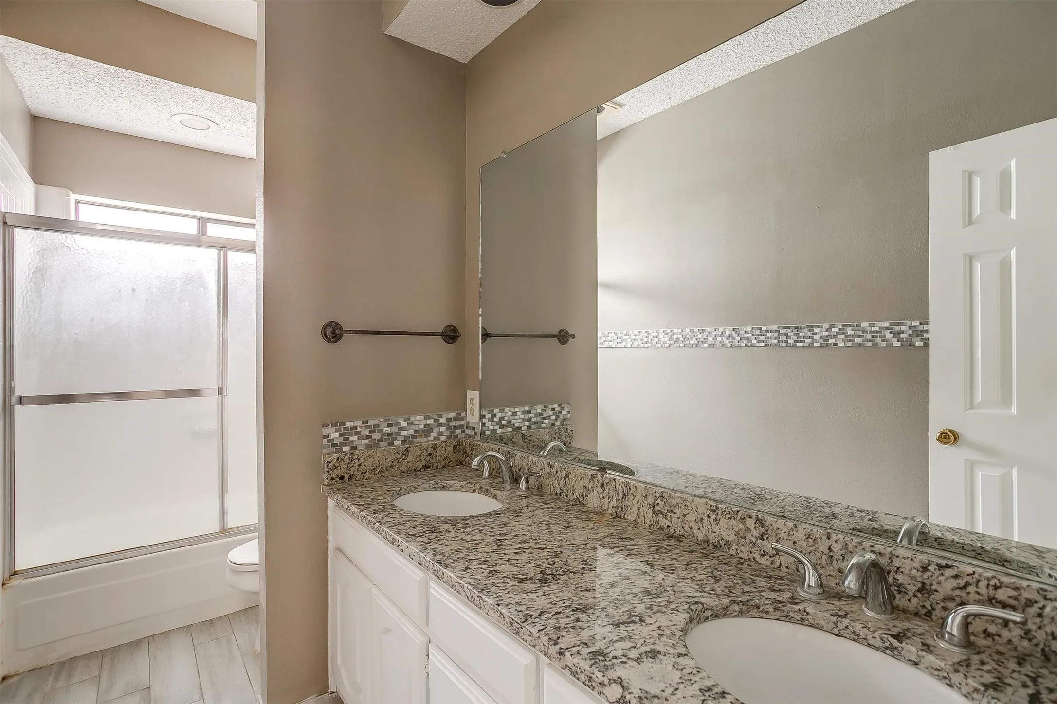 Single Family Residence For Rent in Dallas County , 9017 Rodeo Drive, Irving, Texas 75063, 3 Bedroom, 2 Bathroom, 2 Garage spaces, 2,262 Sqft, built in 1985, mls#21403448, Real Estate Agent in Irving, Homes For Rent in Dallas county, Homes For Rent in Irving, Realtor in Irving Texas, Real Estate Brokerage Independent Realty Texas, Luminita Cordes Realtor
