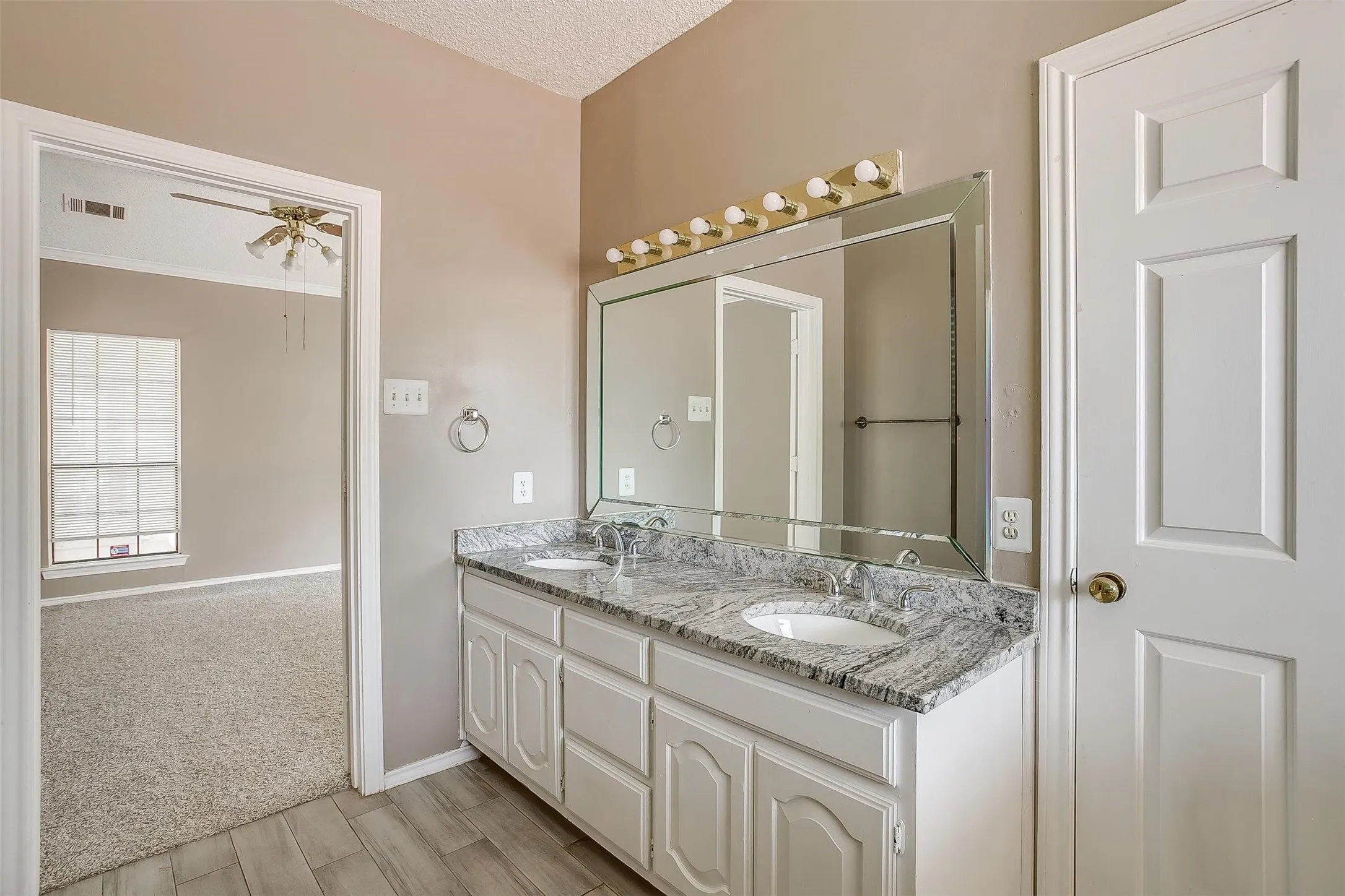 Single Family Residence For Rent in Dallas County , 9017 Rodeo Drive, Irving, Texas 75063, 3 Bedroom, 2 Bathroom, 2 Garage spaces, 2,262 Sqft, built in 1985, mls#21403448, Real Estate Agent in Irving, Homes For Rent in Dallas county, Homes For Rent in Irving, Realtor in Irving Texas, Real Estate Brokerage Independent Realty Texas, Luminita Cordes Realtor