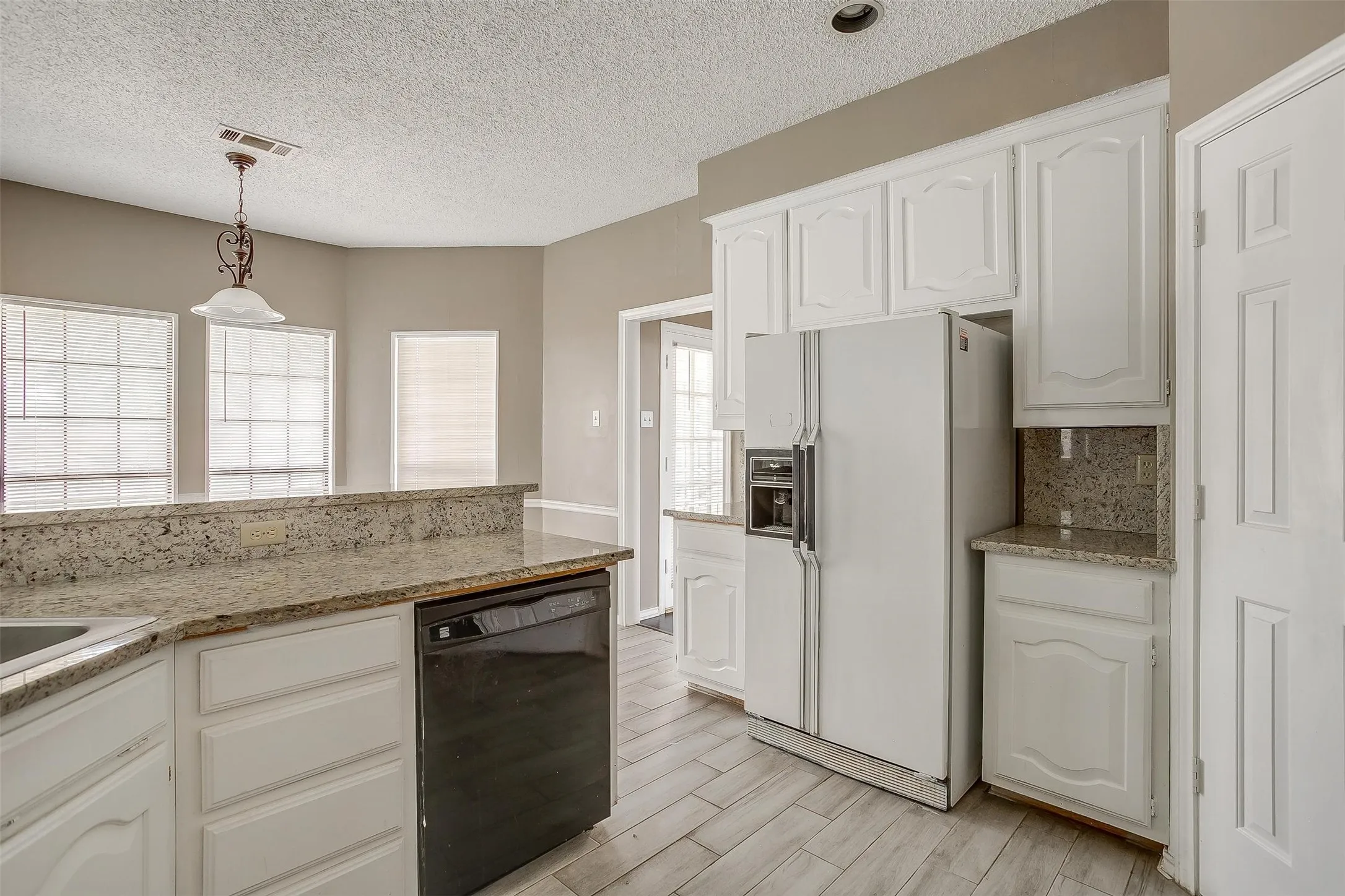 Single Family Residence For Rent in Dallas County , 9017 Rodeo Drive, Irving, Texas 75063, 3 Bedroom, 2 Bathroom, 2 Garage spaces, 2,262 Sqft, built in 1985, mls#21403448, Real Estate Agent in Irving, Homes For Rent in Dallas county, Homes For Rent in Irving, Realtor in Irving Texas, Real Estate Brokerage Independent Realty Texas, Luminita Cordes Realtor