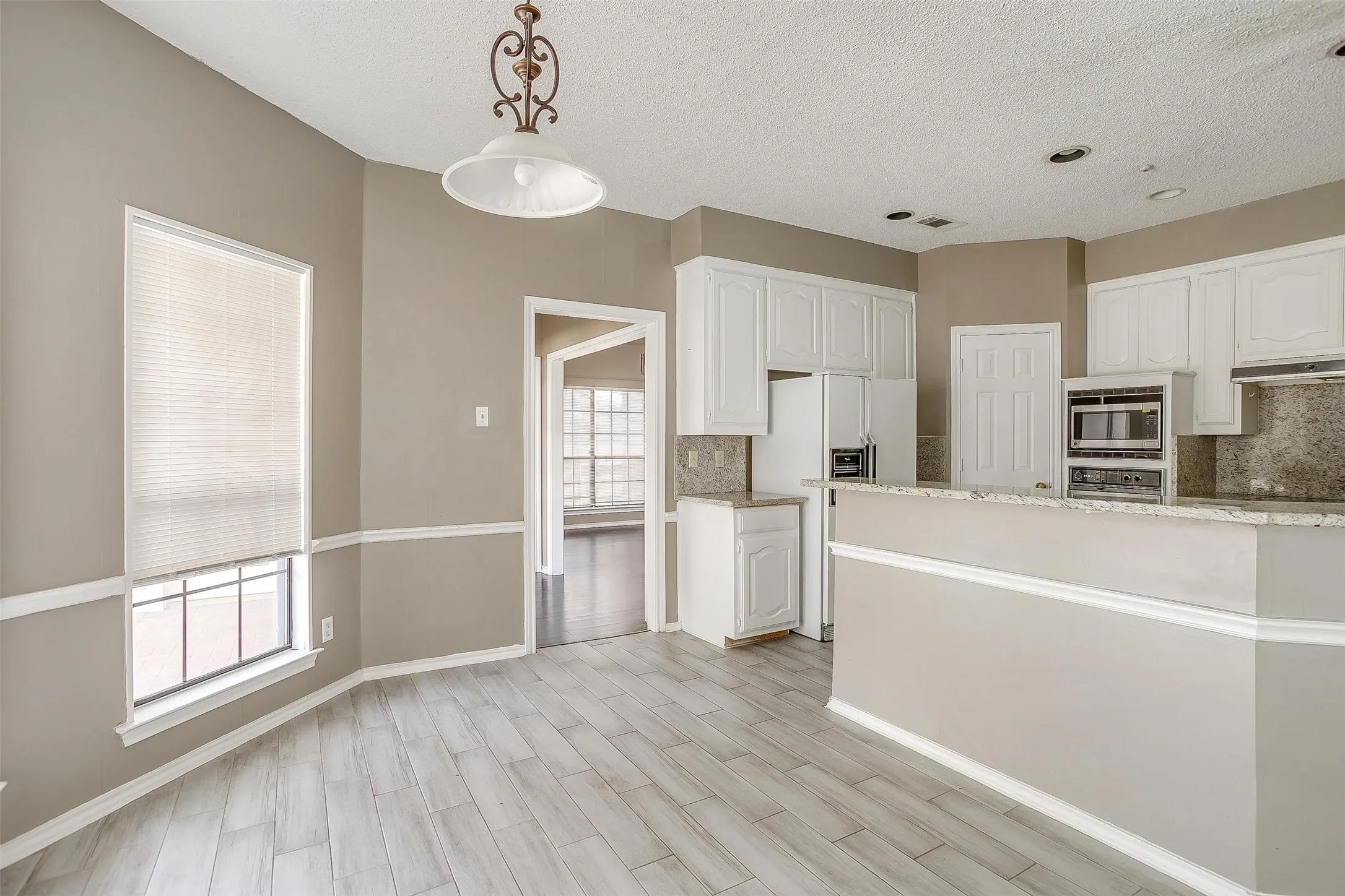 Single Family Residence For Rent in Dallas County , 9017 Rodeo Drive, Irving, Texas 75063, 3 Bedroom, 2 Bathroom, 2 Garage spaces, 2,262 Sqft, built in 1985, mls#21403448, Real Estate Agent in Irving, Homes For Rent in Dallas county, Homes For Rent in Irving, Realtor in Irving Texas, Real Estate Brokerage Independent Realty Texas, Luminita Cordes Realtor