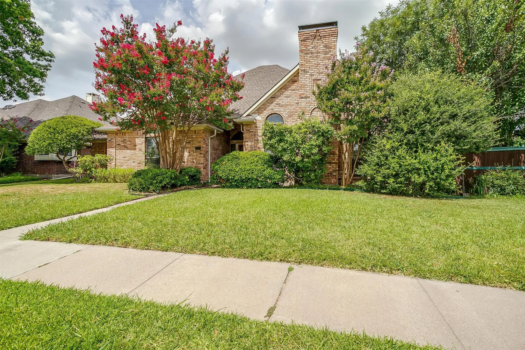 Single Family Residence For Rent in Dallas County , 9017 Rodeo Drive, Irving, Texas 75063, 3 Bedroom, 2 Bathroom, 2 Garage spaces, 2,262 Sqft, built in 1985, mls#21403448, Real Estate Agent in Irving, Homes For Rent in Dallas county, Homes For Rent in Irving, Realtor in Irving Texas, Real Estate Brokerage Independent Realty Texas, Luminita Cordes Realtor
