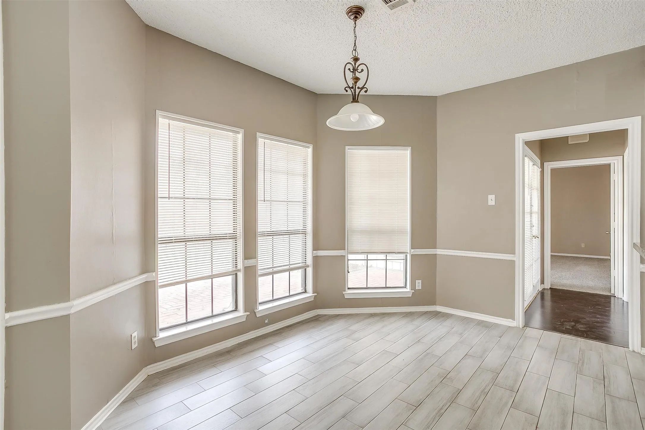 Single Family Residence For Rent in Dallas County , 9017 Rodeo Drive, Irving, Texas 75063, 3 Bedroom, 2 Bathroom, 2 Garage spaces, 2,262 Sqft, built in 1985, mls#21403448, Real Estate Agent in Irving, Homes For Rent in Dallas county, Homes For Rent in Irving, Realtor in Irving Texas, Real Estate Brokerage Independent Realty Texas, Luminita Cordes Realtor