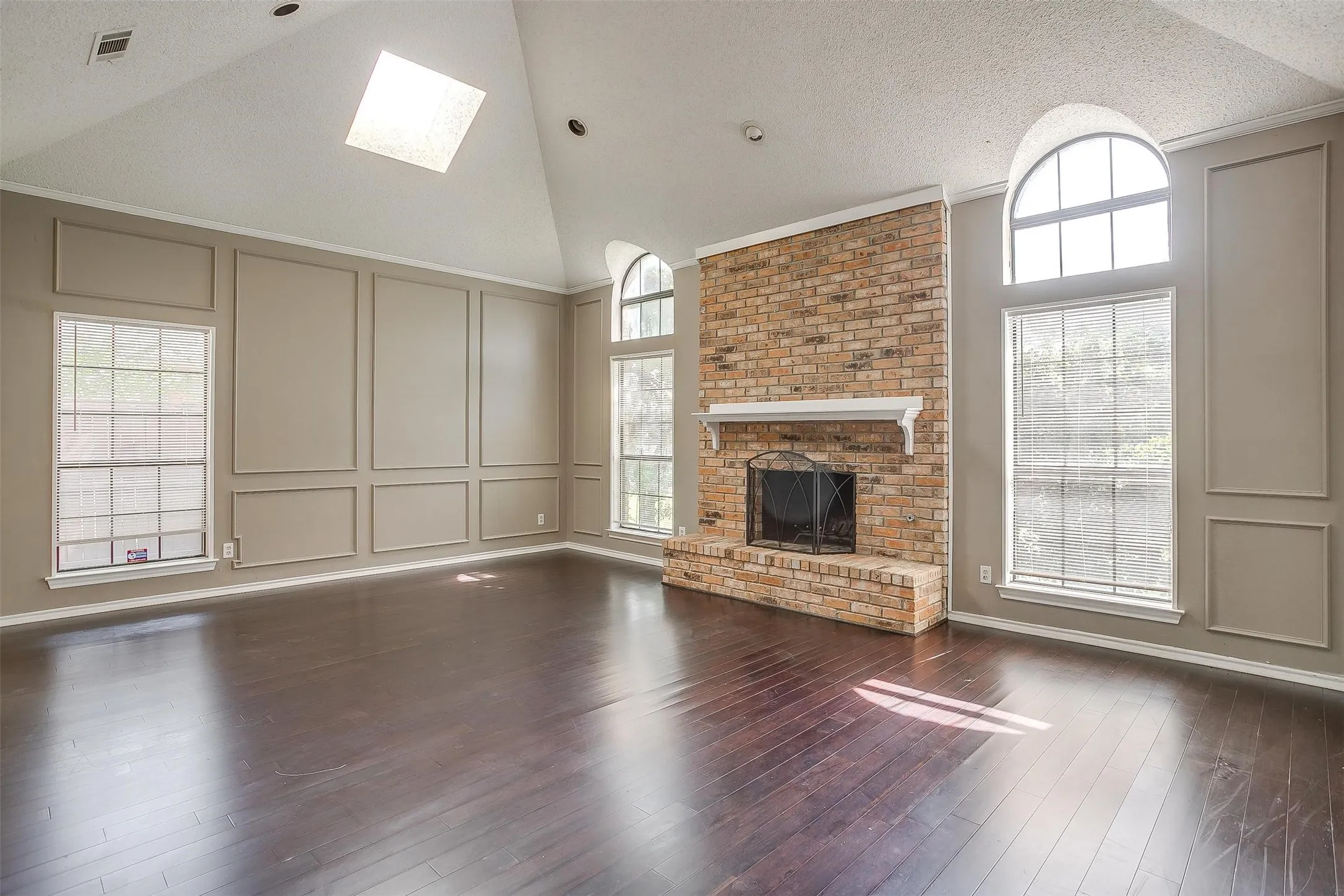 Single Family Residence For Rent in Dallas County , 9017 Rodeo Drive, Irving, Texas 75063, 3 Bedroom, 2 Bathroom, 2 Garage spaces, 2,262 Sqft, built in 1985, mls#21403448, Real Estate Agent in Irving, Homes For Rent in Dallas county, Homes For Rent in Irving, Realtor in Irving Texas, Real Estate Brokerage Independent Realty Texas, Luminita Cordes Realtor