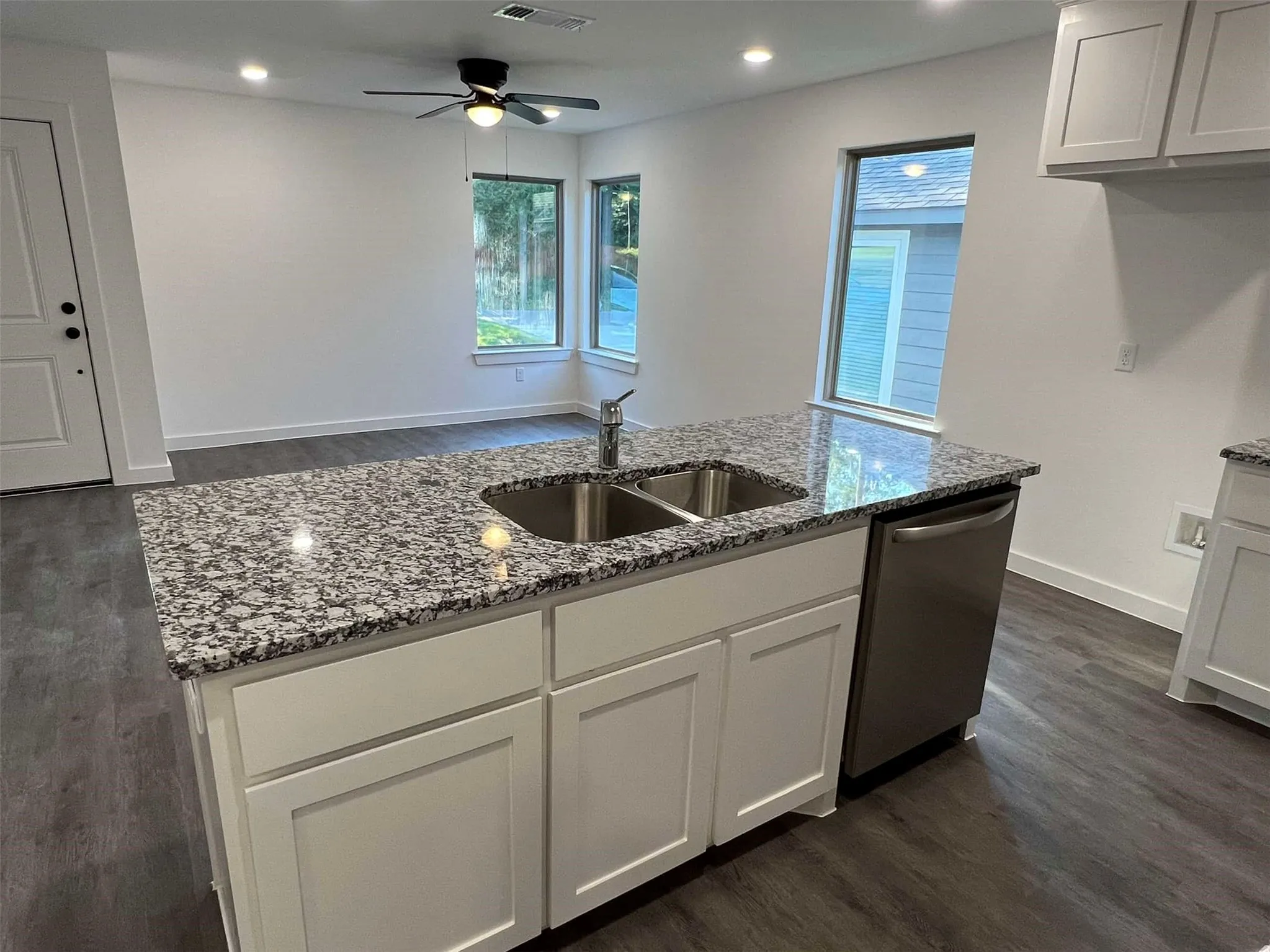 Duplex For Rent in Grayson County , 2522 S Fannin Avenue 2524, Denison, Texas 75020, 3 Bedroom, 3 Bathroom, Garage spaces, 1,452 Sqft, built in 2022, mls#21403452, Real Estate Agent in Denison, Homes For Rent in Grayson county, Homes For Rent in Denison, Realtor in Denison Texas, Real Estate Brokerage Independent Realty Texas, Luminita Cordes Realtor