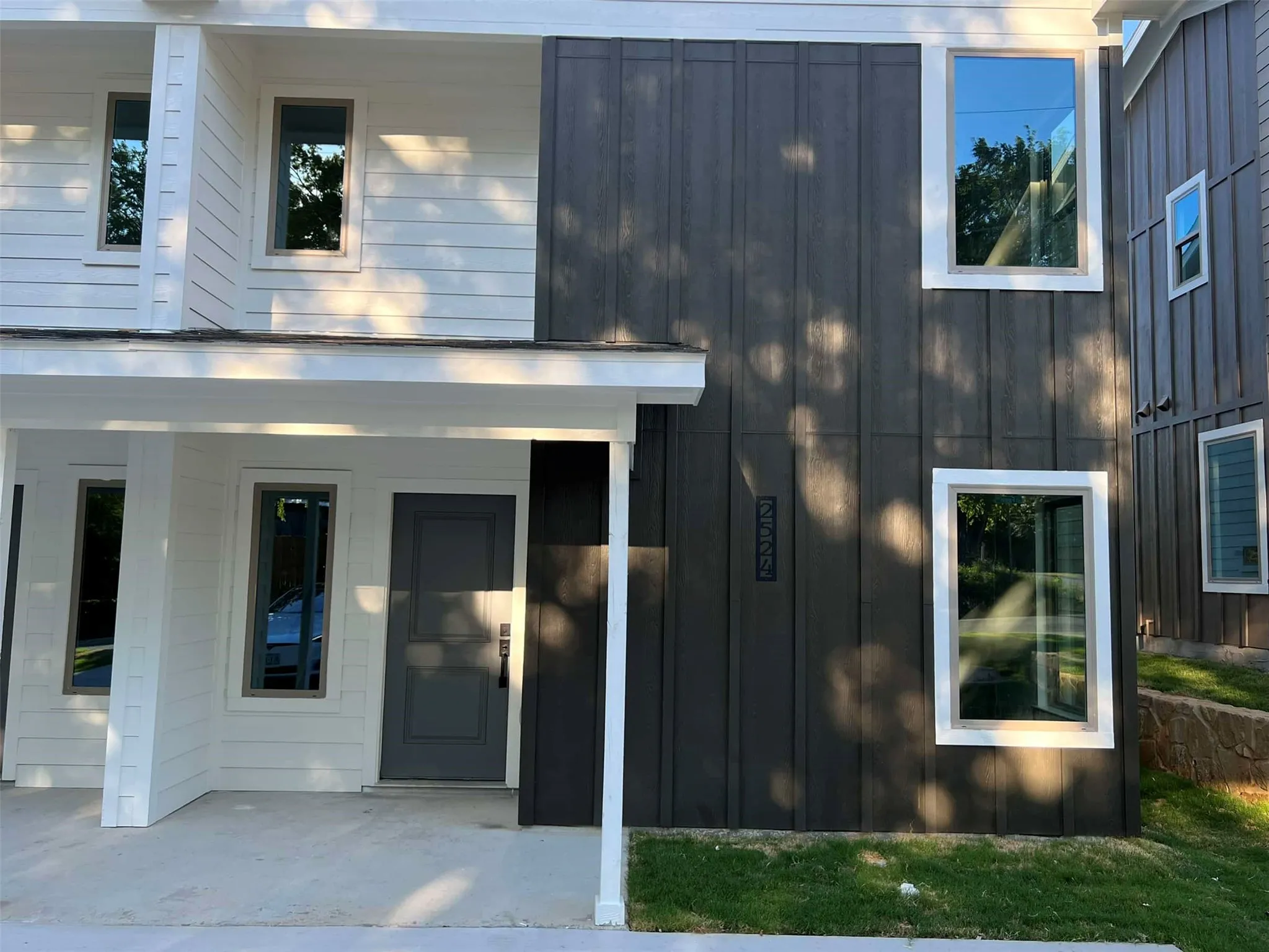 Duplex For Rent in Grayson County , 2522 S Fannin Avenue 2524, Denison, Texas 75020, 3 Bedroom, 3 Bathroom, Garage spaces, 1,452 Sqft, built in 2022, mls#21403452, Real Estate Agent in Denison, Homes For Rent in Grayson county, Homes For Rent in Denison, Realtor in Denison Texas, Real Estate Brokerage Independent Realty Texas, Luminita Cordes Realtor