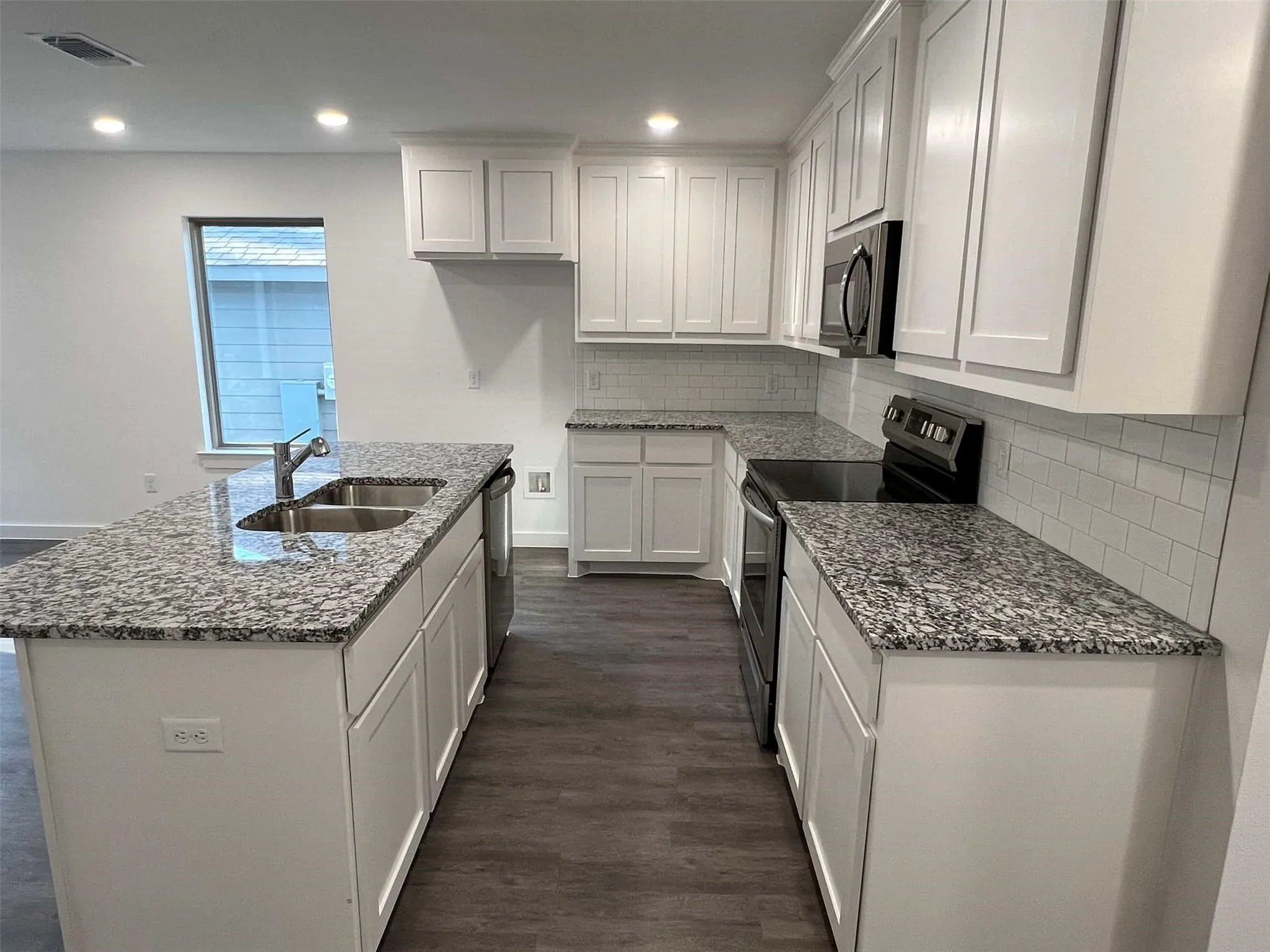 Duplex For Rent in Grayson County , 2522 S Fannin Avenue 2524, Denison, Texas 75020, 3 Bedroom, 3 Bathroom, Garage spaces, 1,452 Sqft, built in 2022, mls#21403452, Real Estate Agent in Denison, Homes For Rent in Grayson county, Homes For Rent in Denison, Realtor in Denison Texas, Real Estate Brokerage Independent Realty Texas, Luminita Cordes Realtor