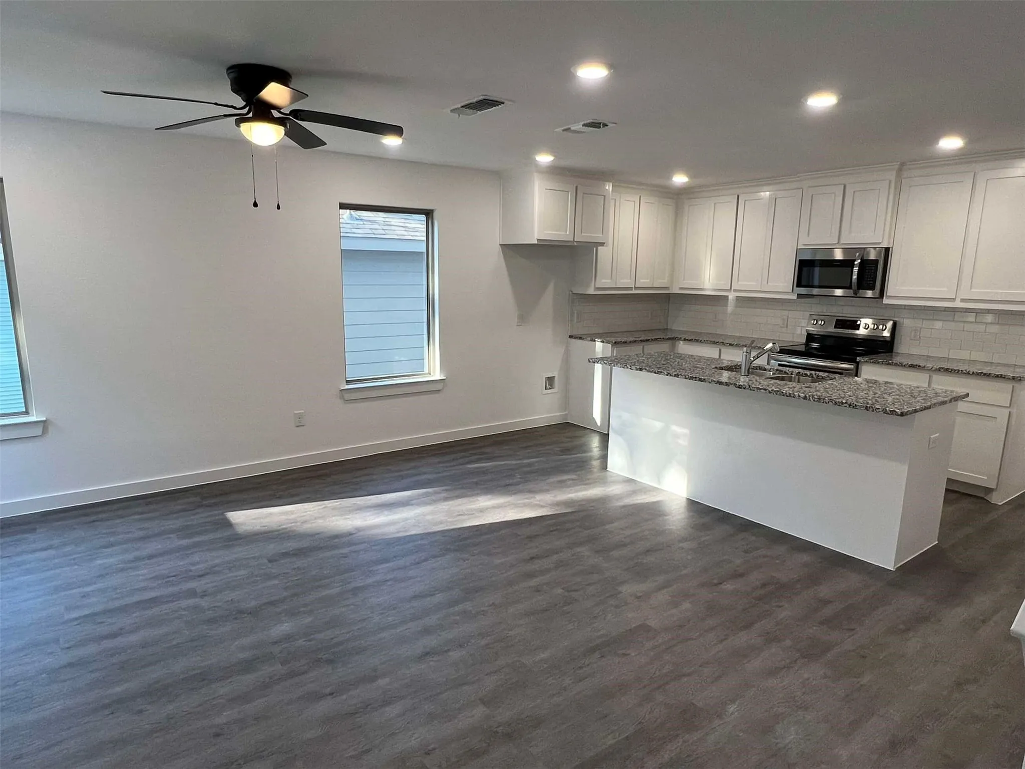 Duplex For Rent in Grayson County , 2522 S Fannin Avenue 2524, Denison, Texas 75020, 3 Bedroom, 3 Bathroom, Garage spaces, 1,452 Sqft, built in 2022, mls#21403452, Real Estate Agent in Denison, Homes For Rent in Grayson county, Homes For Rent in Denison, Realtor in Denison Texas, Real Estate Brokerage Independent Realty Texas, Luminita Cordes Realtor