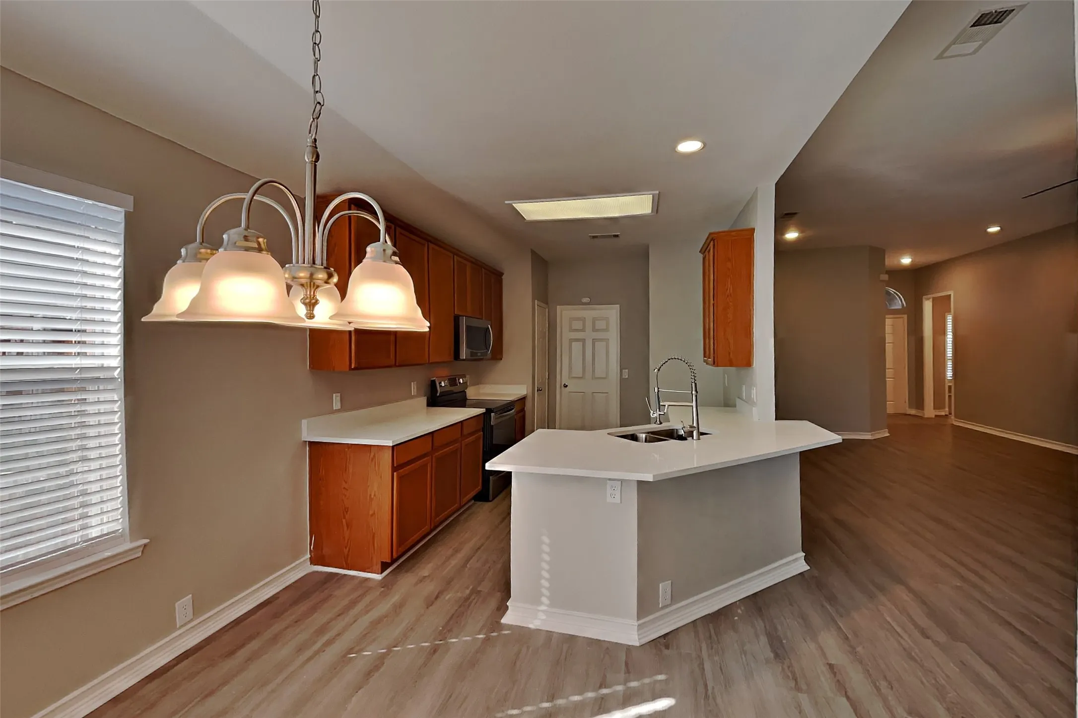 Single Family Residence For Rent in Denton County , 1036 Wagon Trail Drive, Little Elm, Texas 75068, 3 Bedroom, 2 Bathroom, 2 Garage spaces, 1,716 Sqft, built in 2003, mls#21403454, Real Estate Agent in Little Elm, Homes For Rent in Denton county, Homes For Rent in Little Elm, Realtor in Little Elm Texas, Real Estate Brokerage Independent Realty Texas, Luminita Cordes Realtor