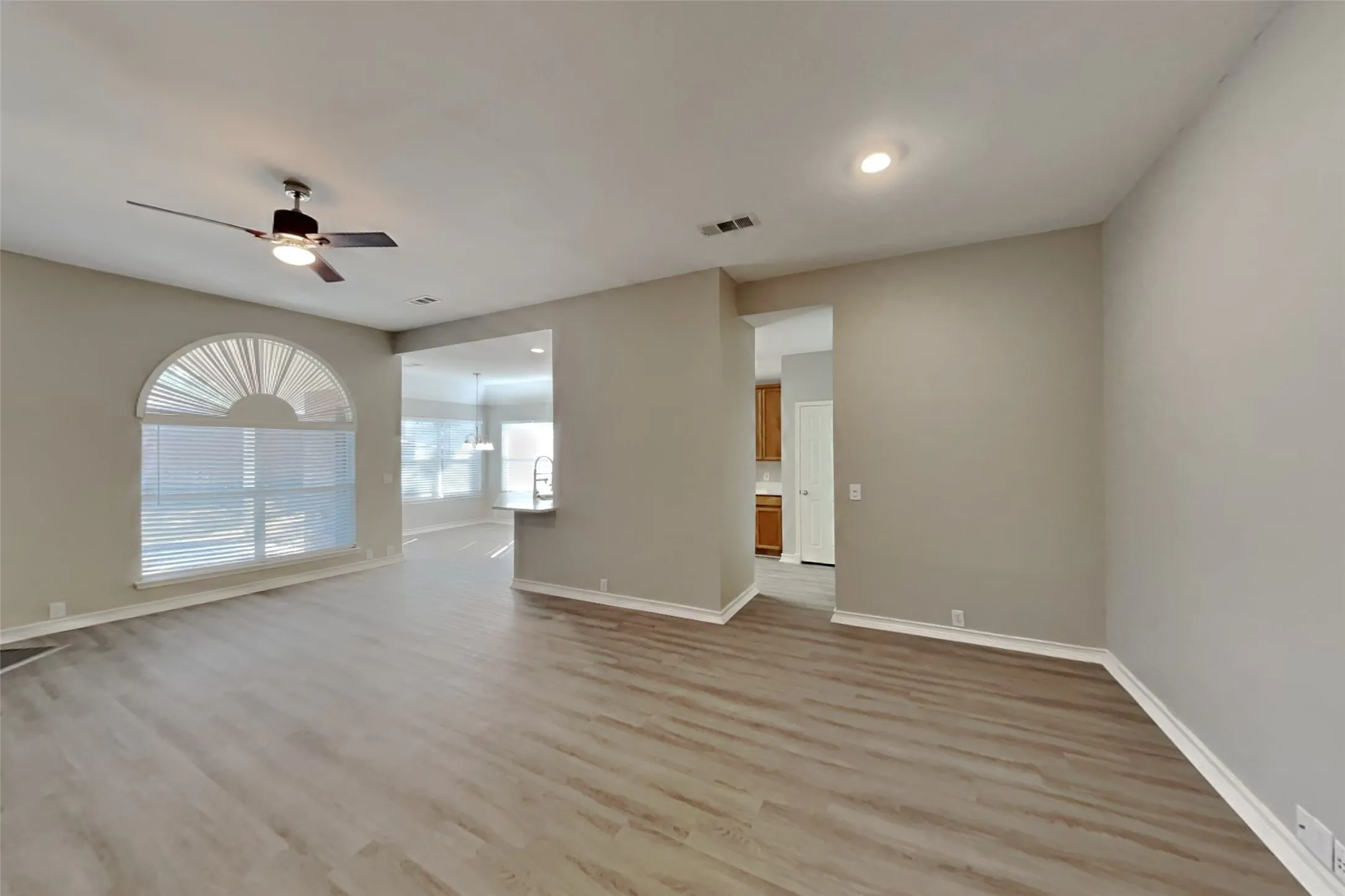 Single Family Residence For Rent in Denton County , 1036 Wagon Trail Drive, Little Elm, Texas 75068, 3 Bedroom, 2 Bathroom, 2 Garage spaces, 1,716 Sqft, built in 2003, mls#21403454, Real Estate Agent in Little Elm, Homes For Rent in Denton county, Homes For Rent in Little Elm, Realtor in Little Elm Texas, Real Estate Brokerage Independent Realty Texas, Luminita Cordes Realtor