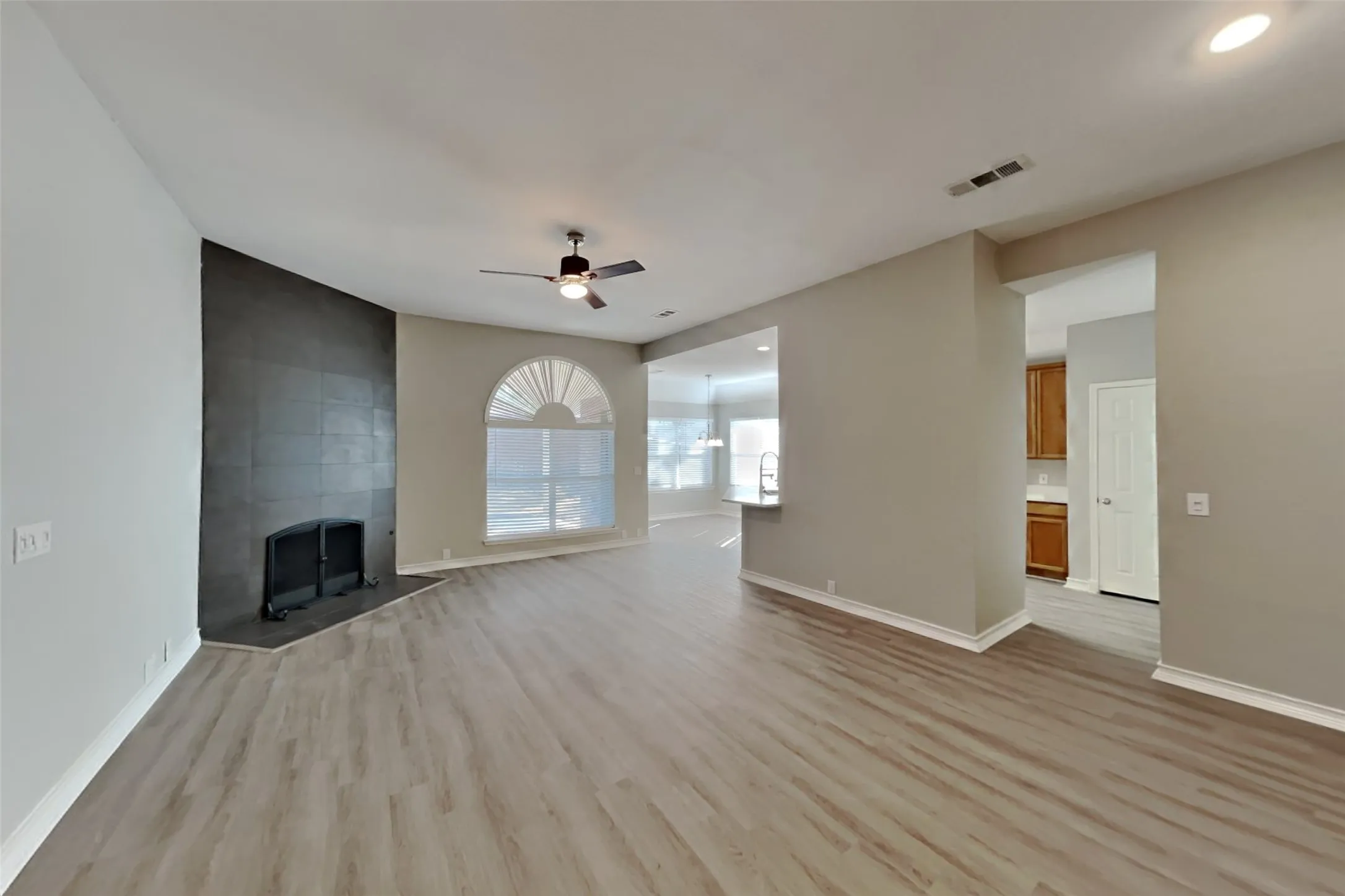 Single Family Residence For Rent in Denton County , 1036 Wagon Trail Drive, Little Elm, Texas 75068, 3 Bedroom, 2 Bathroom, 2 Garage spaces, 1,716 Sqft, built in 2003, mls#21403454, Real Estate Agent in Little Elm, Homes For Rent in Denton county, Homes For Rent in Little Elm, Realtor in Little Elm Texas, Real Estate Brokerage Independent Realty Texas, Luminita Cordes Realtor