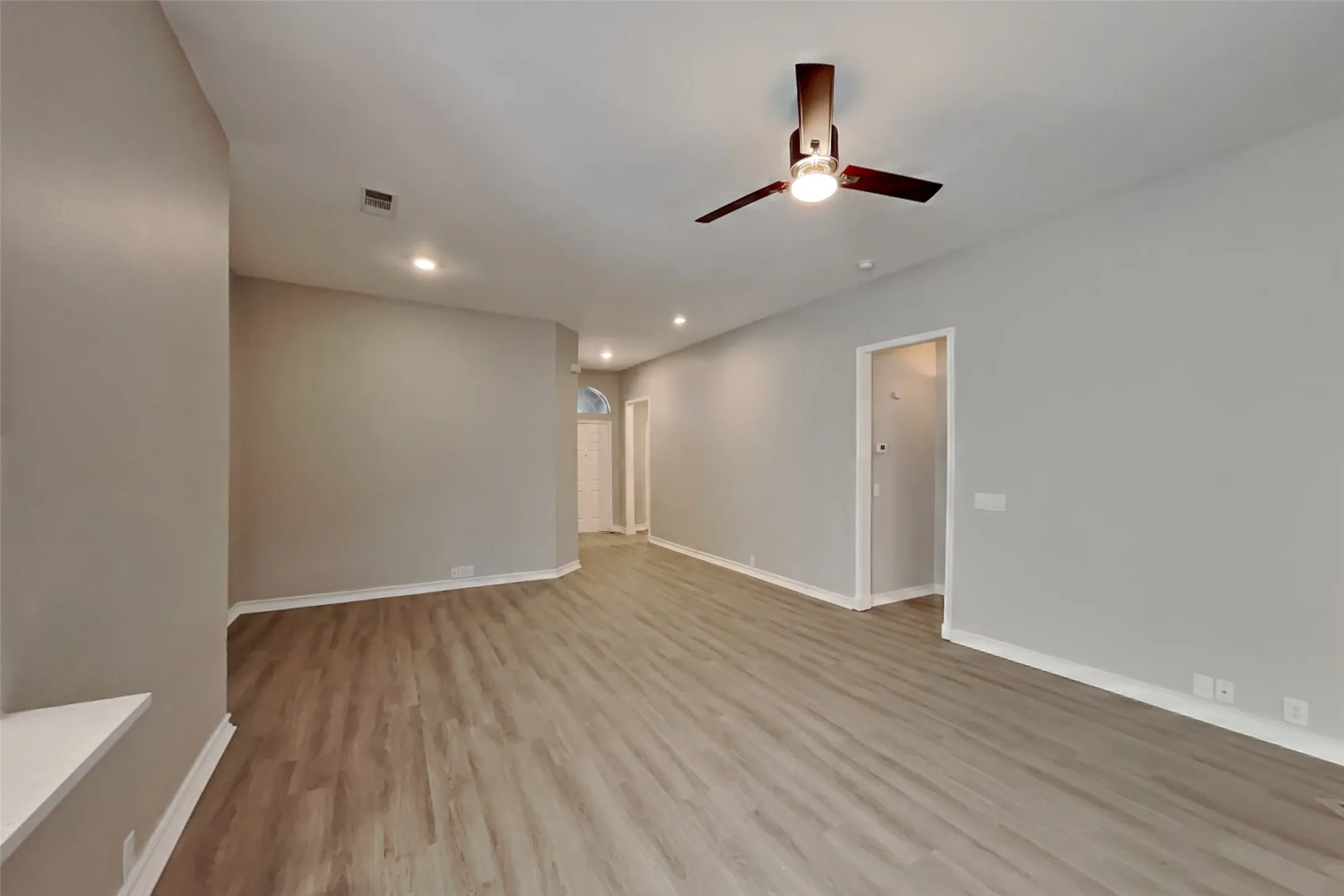 Single Family Residence For Rent in Denton County , 1036 Wagon Trail Drive, Little Elm, Texas 75068, 3 Bedroom, 2 Bathroom, 2 Garage spaces, 1,716 Sqft, built in 2003, mls#21403454, Real Estate Agent in Little Elm, Homes For Rent in Denton county, Homes For Rent in Little Elm, Realtor in Little Elm Texas, Real Estate Brokerage Independent Realty Texas, Luminita Cordes Realtor