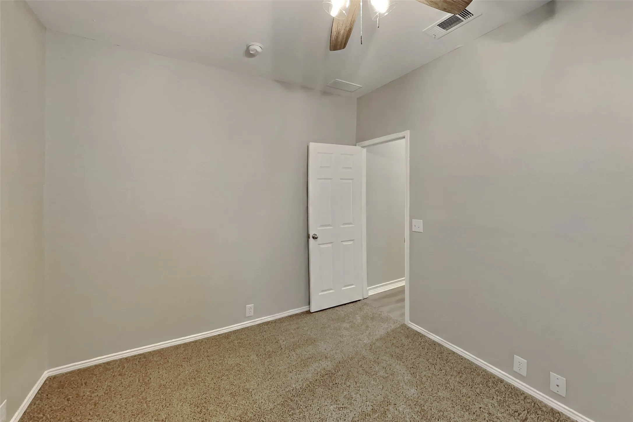 Single Family Residence For Rent in Denton County , 1036 Wagon Trail Drive, Little Elm, Texas 75068, 3 Bedroom, 2 Bathroom, 2 Garage spaces, 1,716 Sqft, built in 2003, mls#21403454, Real Estate Agent in Little Elm, Homes For Rent in Denton county, Homes For Rent in Little Elm, Realtor in Little Elm Texas, Real Estate Brokerage Independent Realty Texas, Luminita Cordes Realtor
