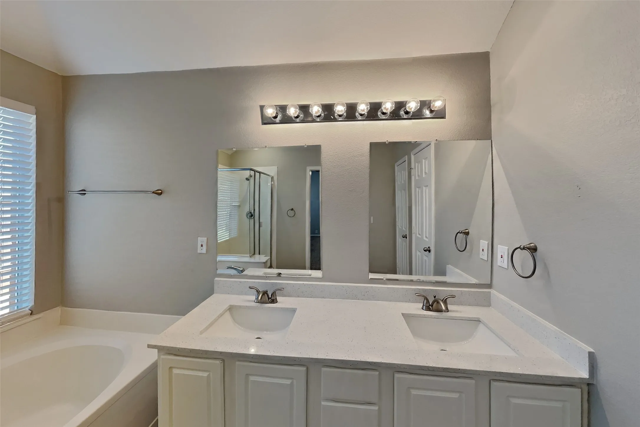 Single Family Residence For Rent in Denton County , 1036 Wagon Trail Drive, Little Elm, Texas 75068, 3 Bedroom, 2 Bathroom, 2 Garage spaces, 1,716 Sqft, built in 2003, mls#21403454, Real Estate Agent in Little Elm, Homes For Rent in Denton county, Homes For Rent in Little Elm, Realtor in Little Elm Texas, Real Estate Brokerage Independent Realty Texas, Luminita Cordes Realtor