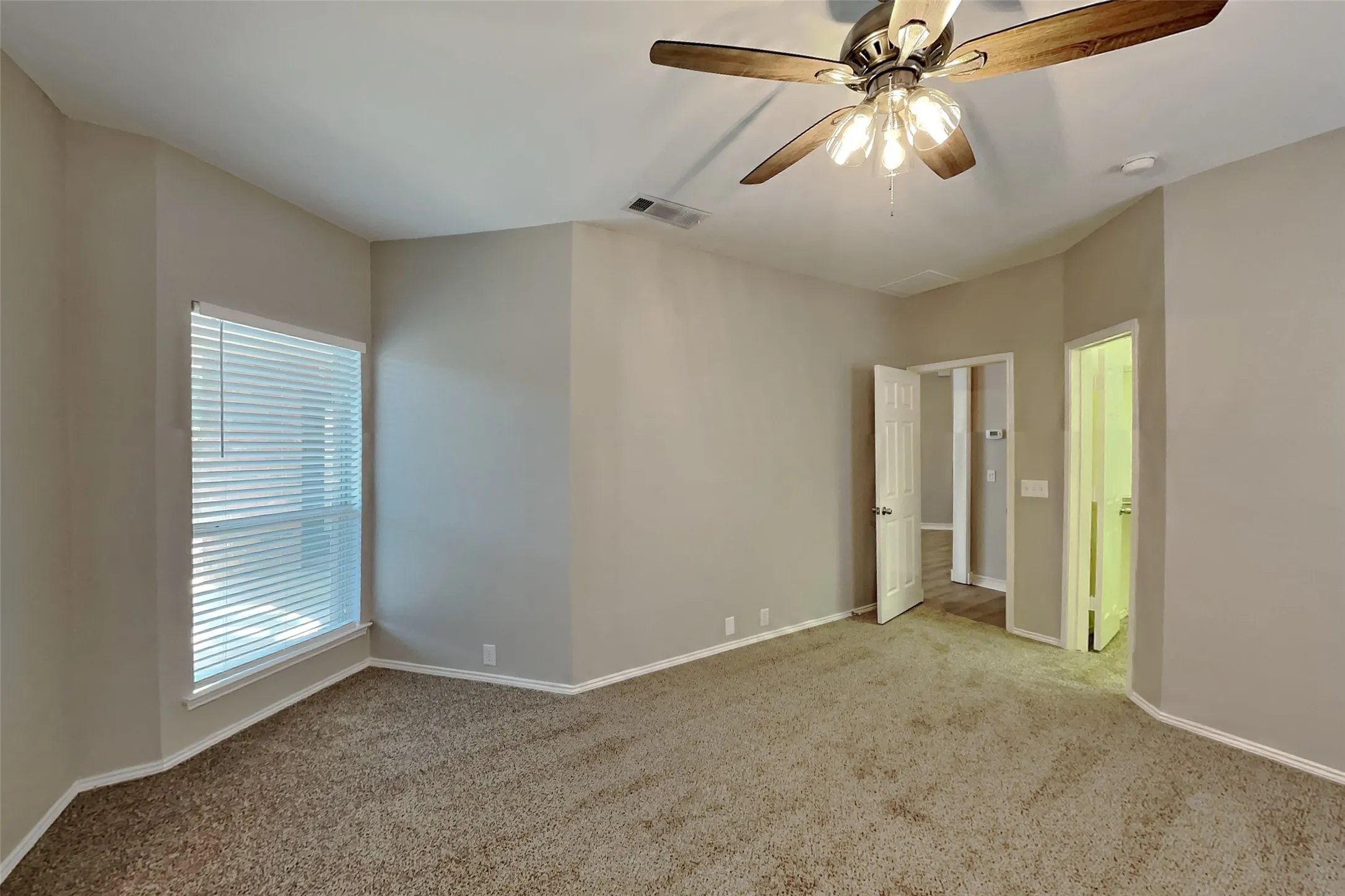 Single Family Residence For Rent in Denton County , 1036 Wagon Trail Drive, Little Elm, Texas 75068, 3 Bedroom, 2 Bathroom, 2 Garage spaces, 1,716 Sqft, built in 2003, mls#21403454, Real Estate Agent in Little Elm, Homes For Rent in Denton county, Homes For Rent in Little Elm, Realtor in Little Elm Texas, Real Estate Brokerage Independent Realty Texas, Luminita Cordes Realtor