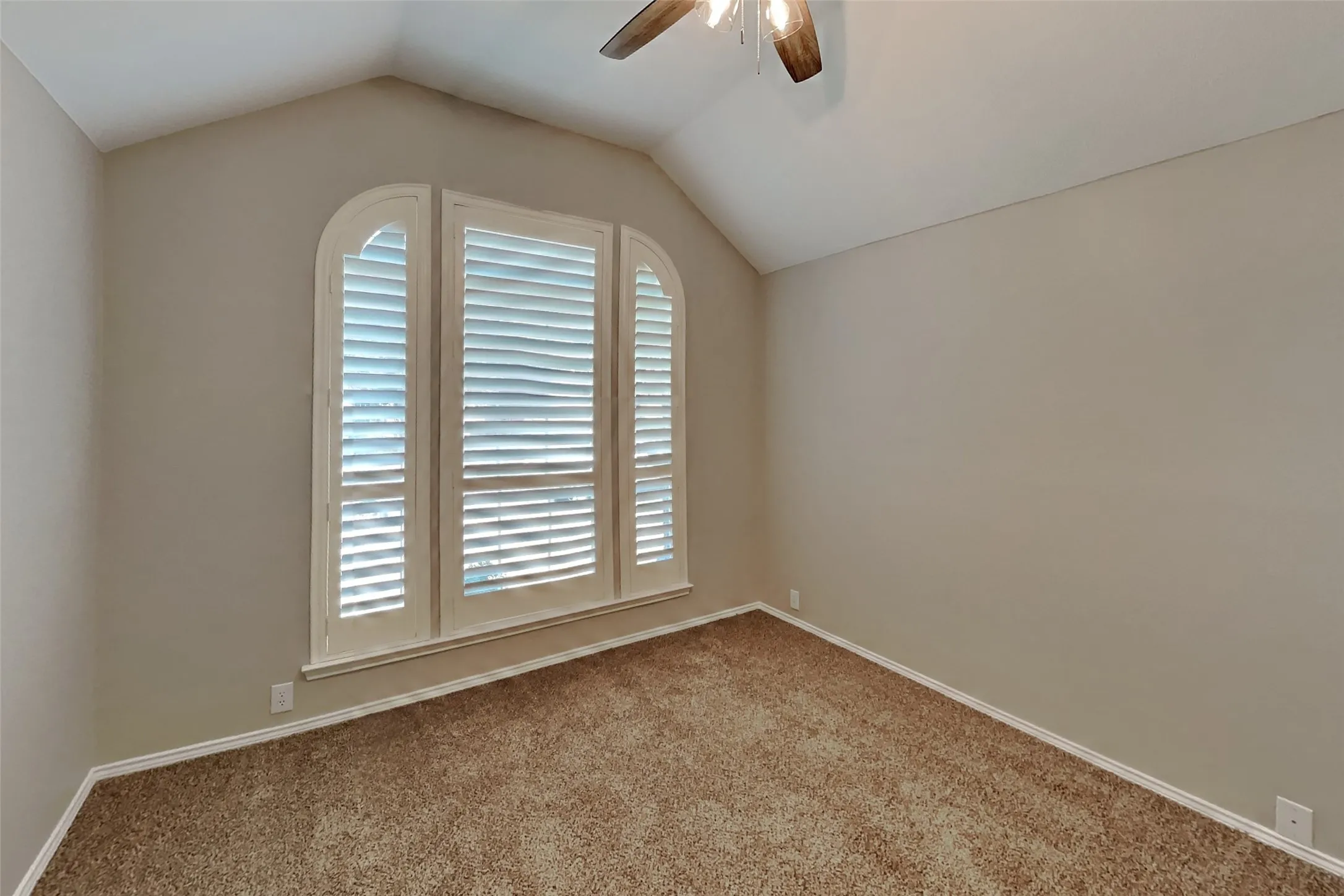 Single Family Residence For Rent in Denton County , 1036 Wagon Trail Drive, Little Elm, Texas 75068, 3 Bedroom, 2 Bathroom, 2 Garage spaces, 1,716 Sqft, built in 2003, mls#21403454, Real Estate Agent in Little Elm, Homes For Rent in Denton county, Homes For Rent in Little Elm, Realtor in Little Elm Texas, Real Estate Brokerage Independent Realty Texas, Luminita Cordes Realtor