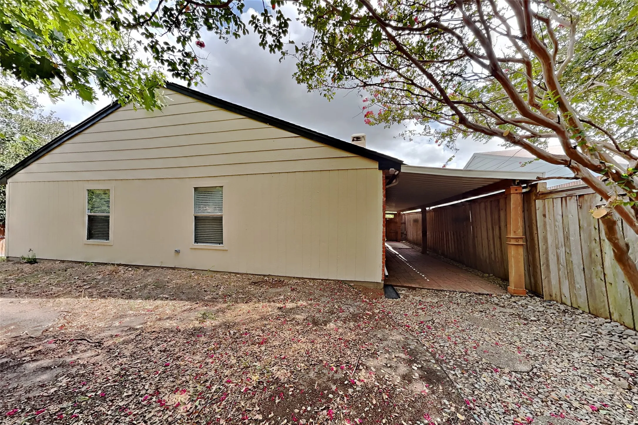 Single Family Residence For Rent in Tarrant County , 6716 Copperwood Court, Arlington, Texas 76001, 3 Bedroom, 2 Bathroom, 2 Garage spaces, 1,457 Sqft, built in 1991, mls#21403457, Real Estate Agent in Arlington, Homes For Rent in Tarrant county, Homes For Rent in Arlington, Realtor in Arlington Texas, Real Estate Brokerage Independent Realty Texas, Luminita Cordes Realtor