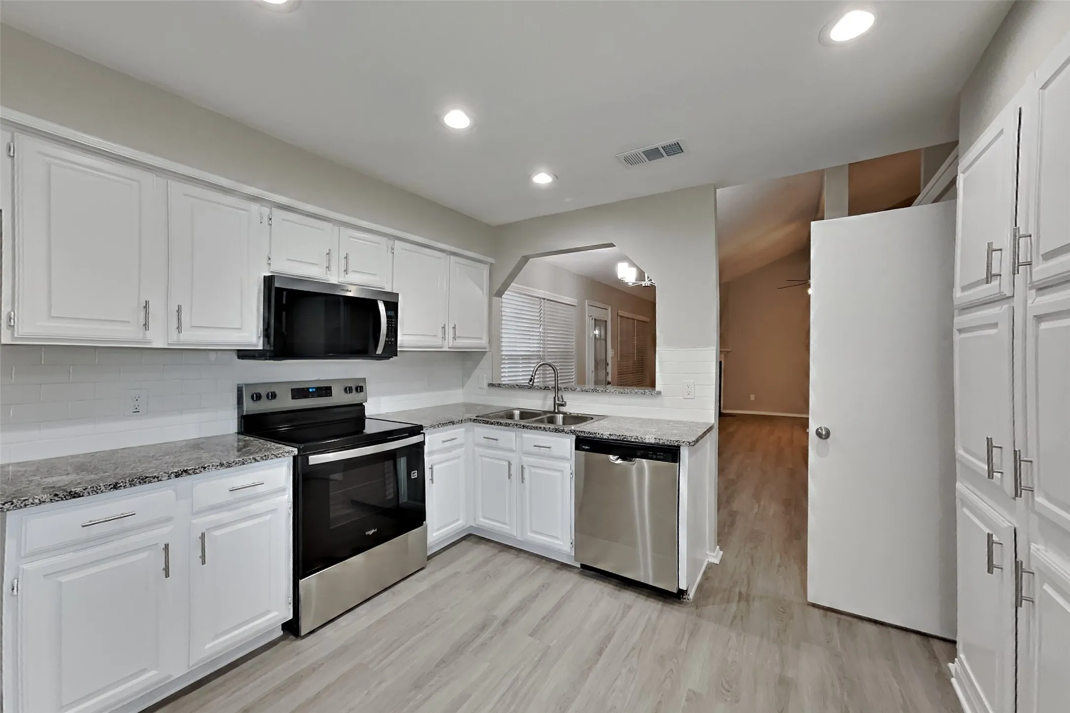 Single Family Residence For Rent in Tarrant County , 6716 Copperwood Court, Arlington, Texas 76001, 3 Bedroom, 2 Bathroom, 2 Garage spaces, 1,457 Sqft, built in 1991, mls#21403457, Real Estate Agent in Arlington, Homes For Rent in Tarrant county, Homes For Rent in Arlington, Realtor in Arlington Texas, Real Estate Brokerage Independent Realty Texas, Luminita Cordes Realtor